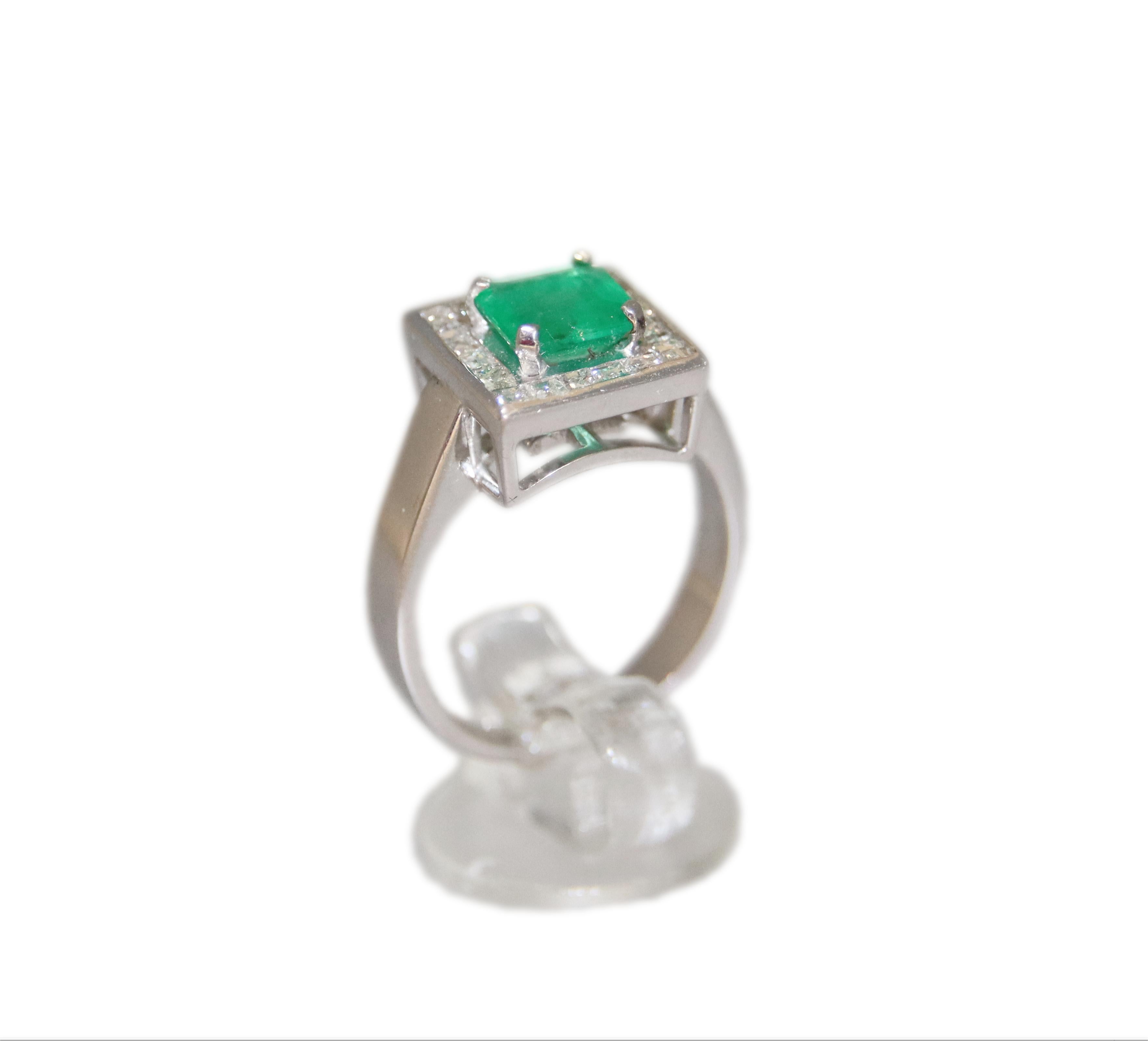 Handcraft Brazilian Emerald 18 Karat White Gold Diamonds Cocktail Ring For Sale 4