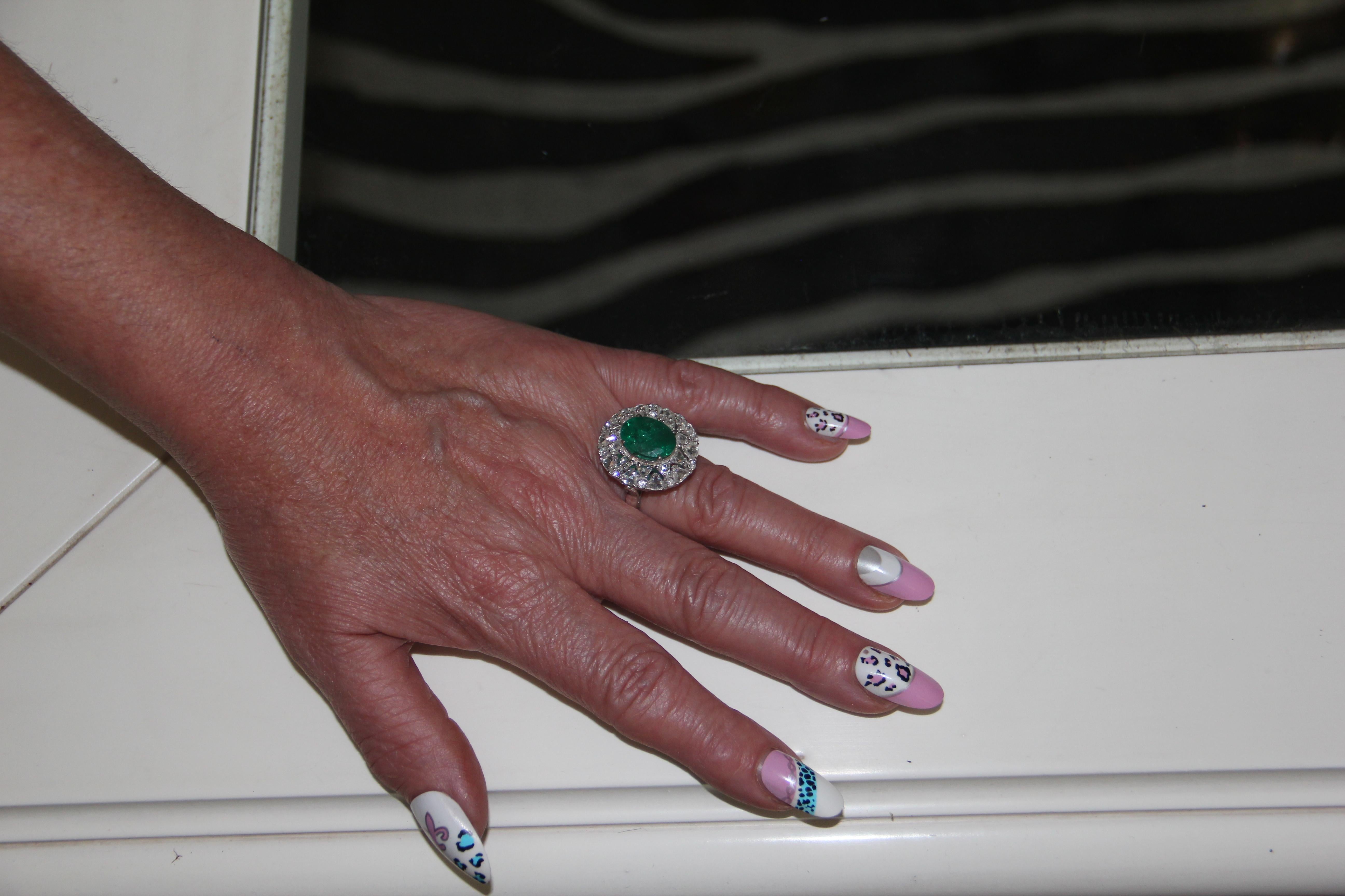 Handcraft Brazilian Emerald 18 Karat White Gold Diamonds Cocktail Ring For Sale 7