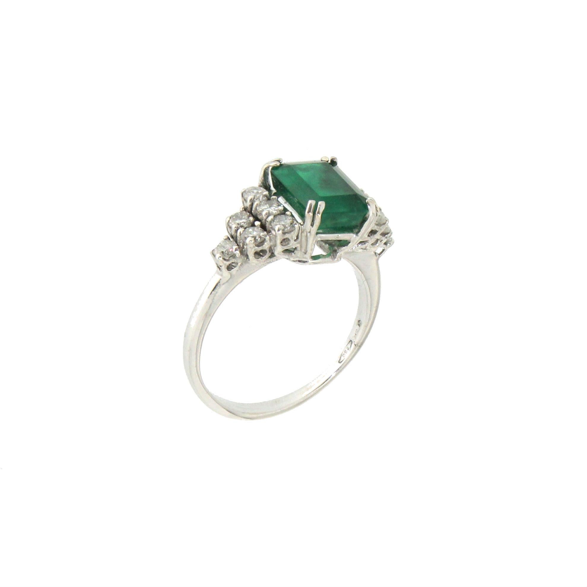 Artisan Handcraft Brazilian Emerald 18 Karat White Gold Diamonds Cocktail Ring For Sale