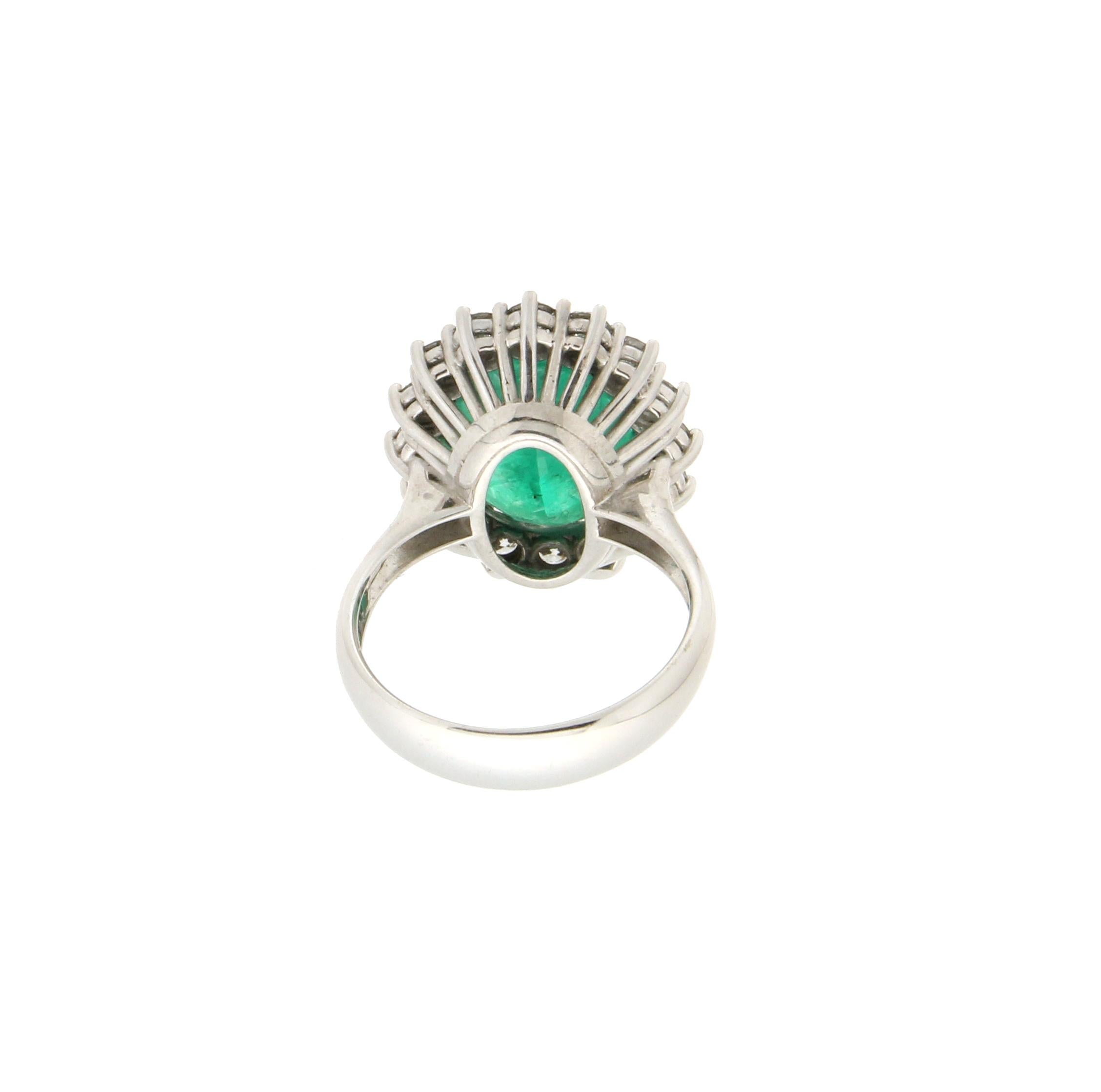 Handcraft Brazilian Emerald 18 Karat White Gold Diamonds Cocktail Ring In New Condition For Sale In Marcianise, IT