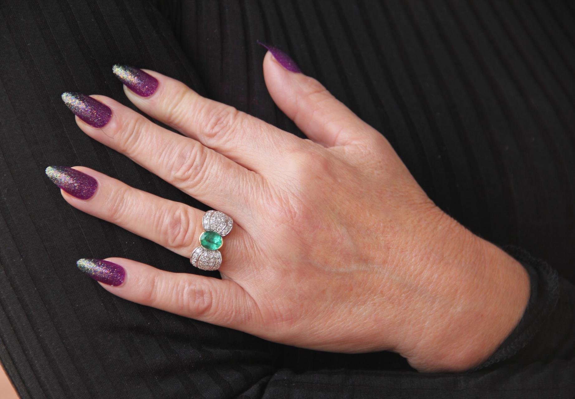 Anello Cocktail con smeraldo brasiliano artigianale in oro giallo e bianco 18 carati con diamante in vendita 5