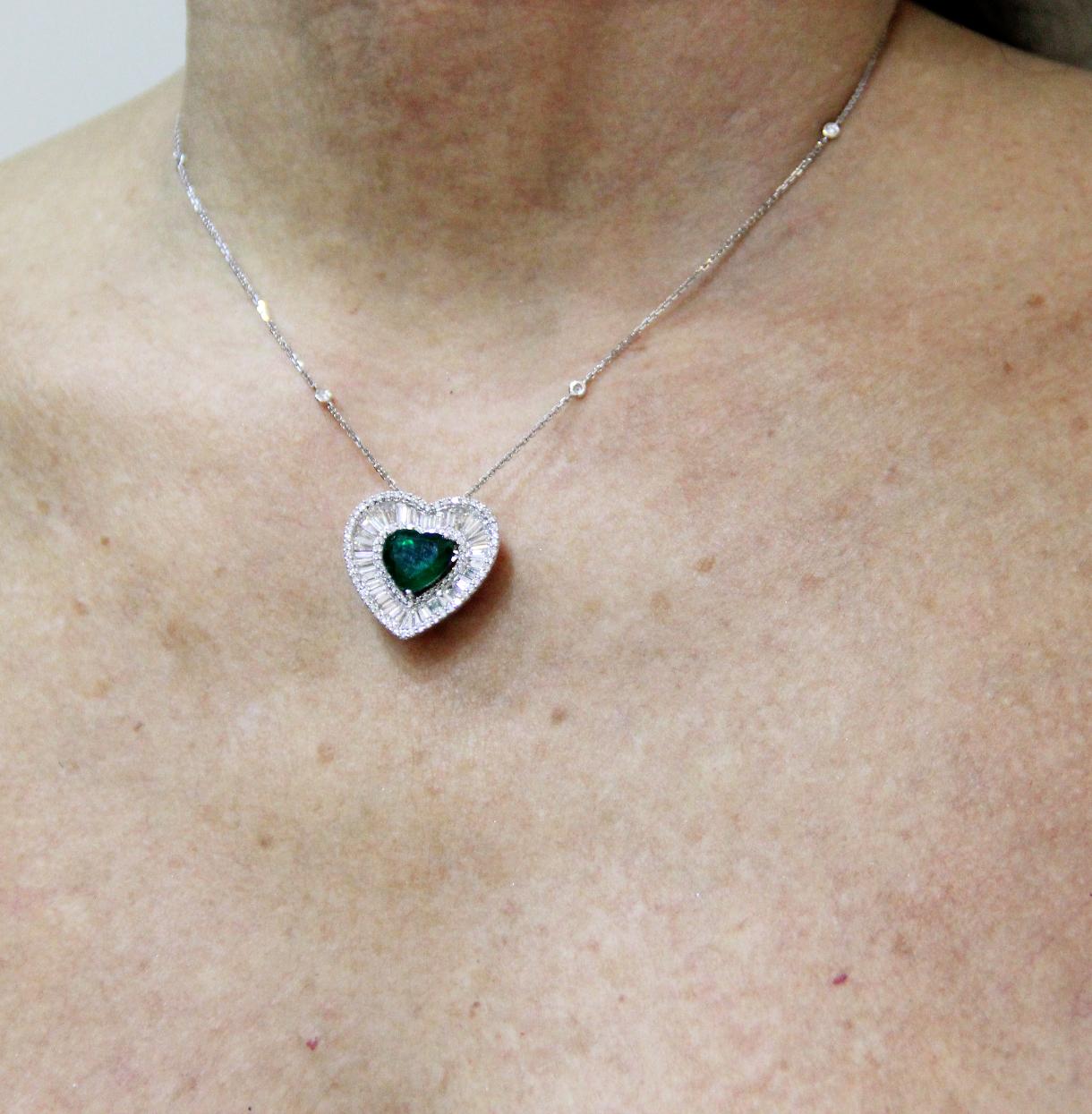 Handcraft Brazilian Emerald Heart 18 Karat White Gold Diamonds Pendant Necklace For Sale 9