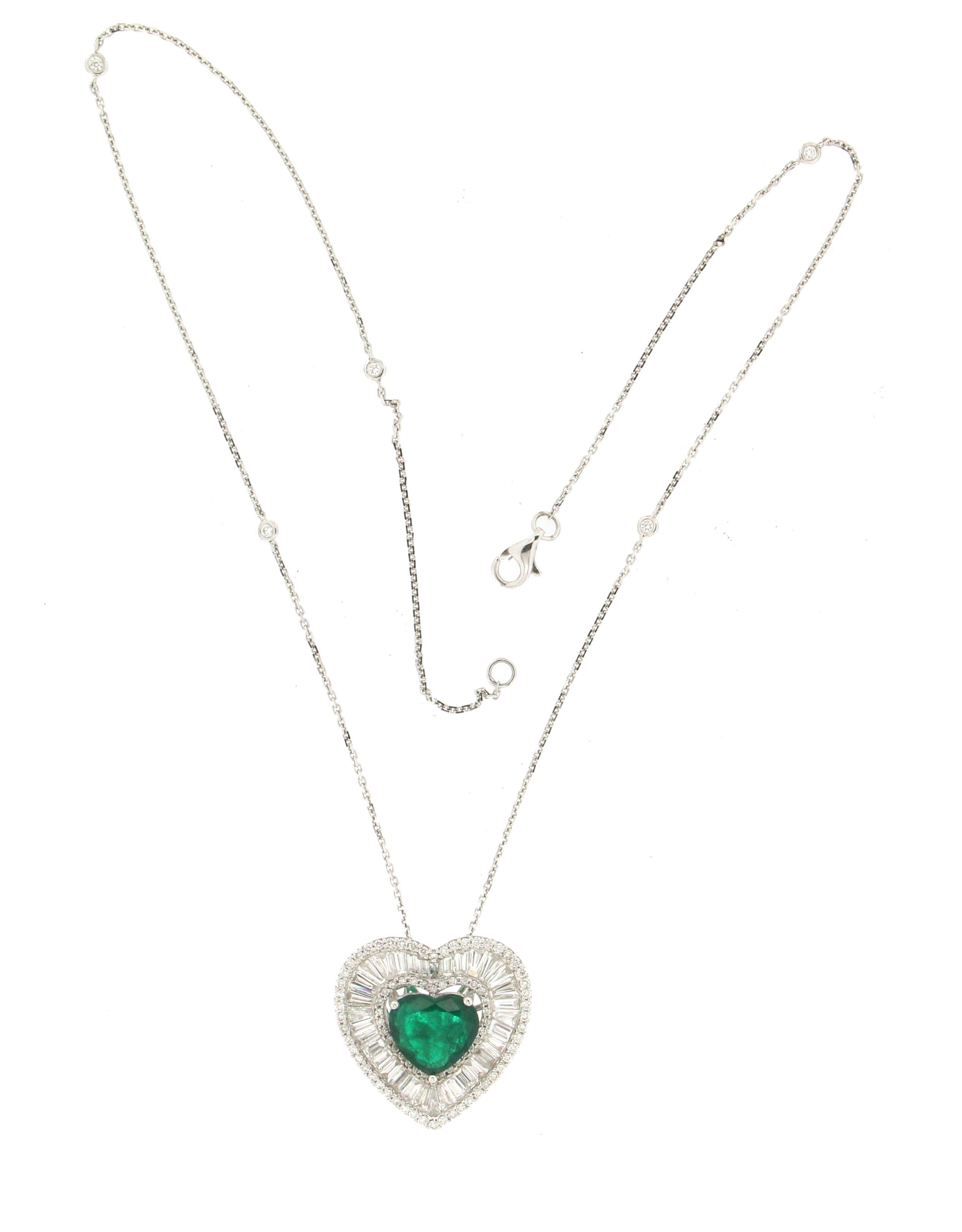 Handcraft Brazilian Emerald Heart 18 Karat White Gold Diamonds Pendant Necklace For Sale 1