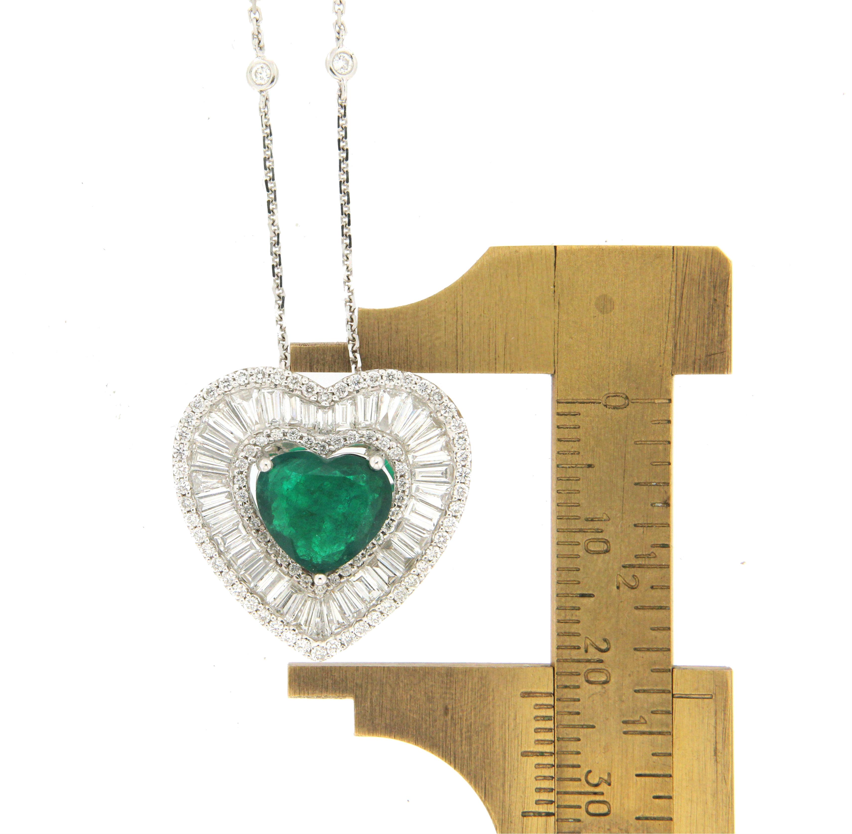 Handcraft Brazilian Emerald Heart 18 Karat White Gold Diamonds Pendant Necklace For Sale 2