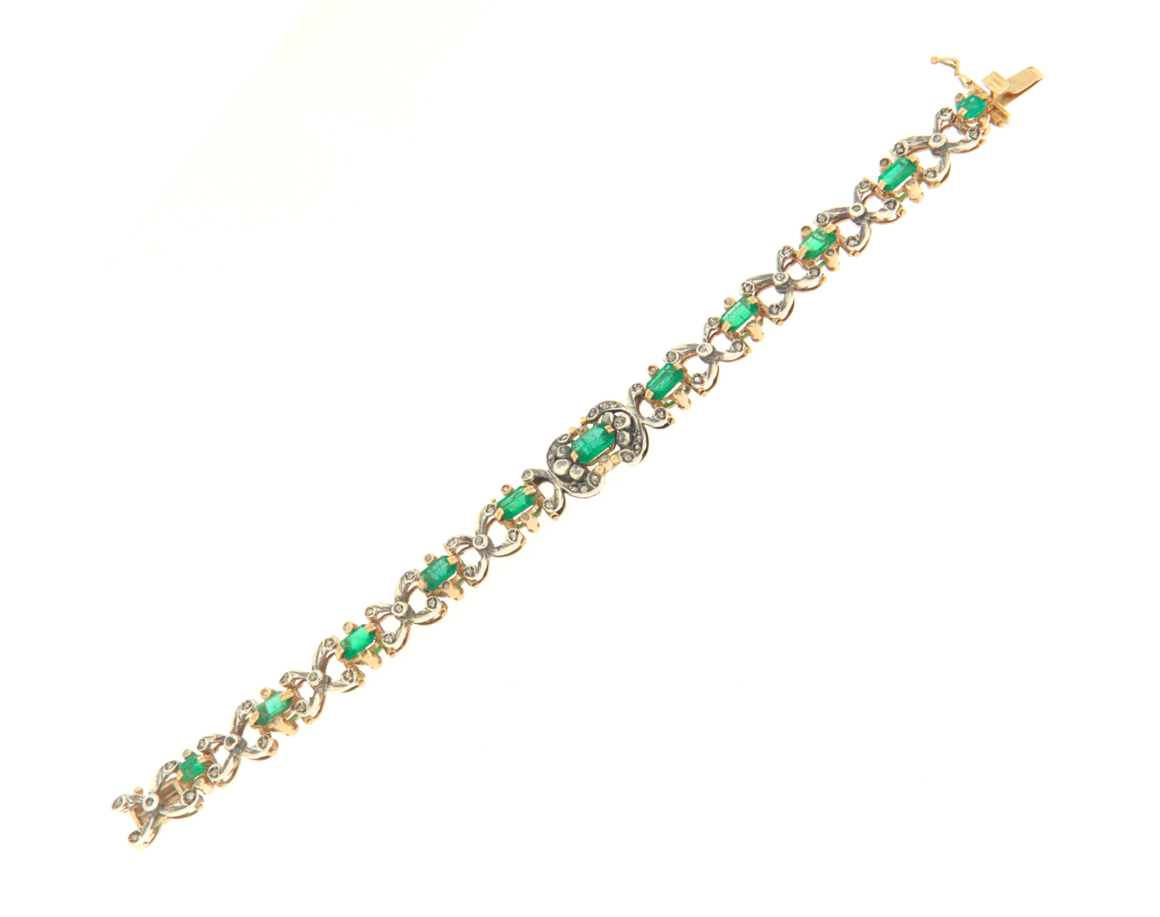 Handcraft Brazilian Emeralds 14 Karat Diamonds Cuff Bracelet  In Excellent Condition For Sale In Marcianise, IT