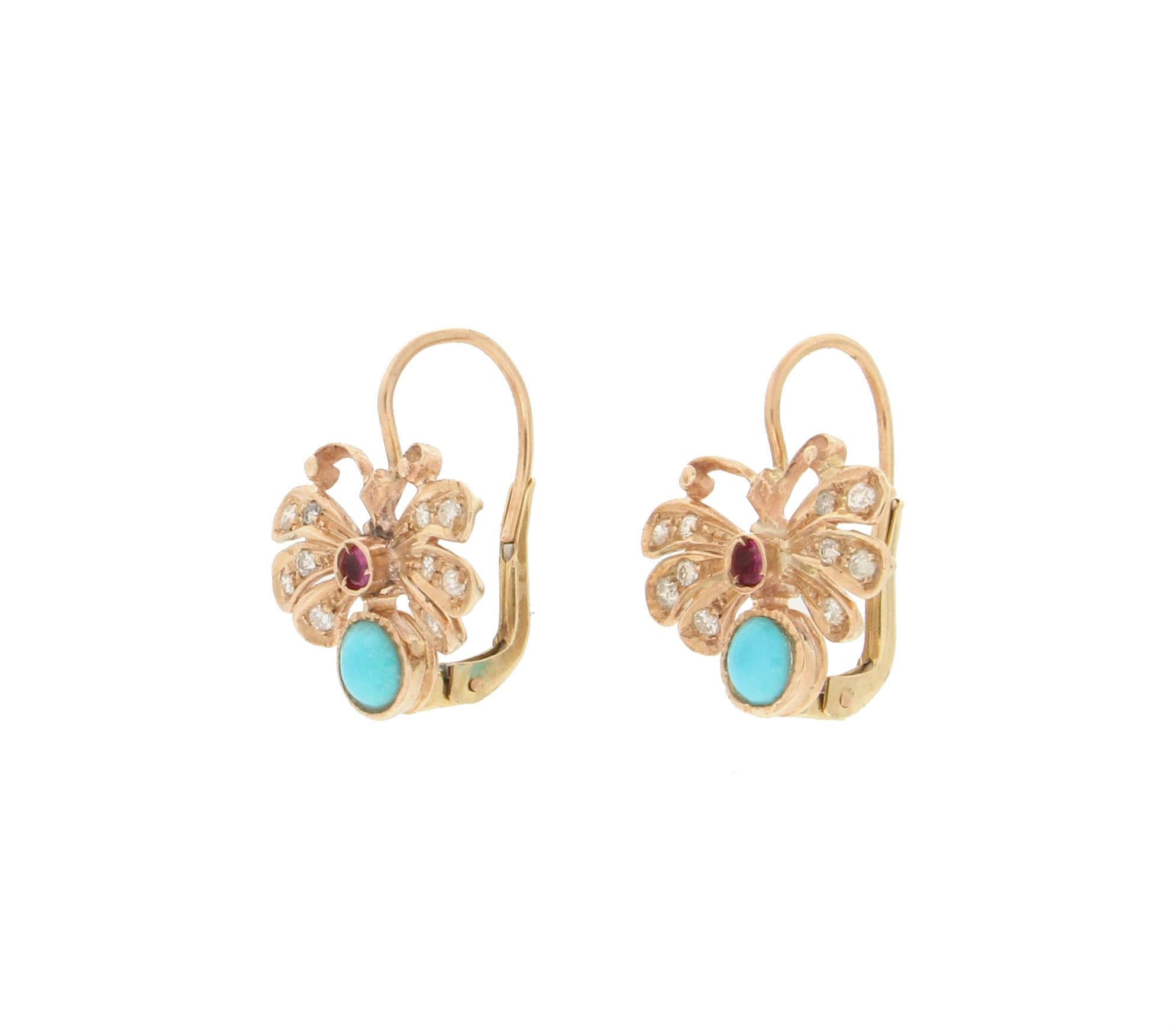 Earrings 14 karat yellow gold depicting a small butterfly, made entirely by hand by our craftsmen.
The butterfly in the world of jewelry is often given as an expression of a love that goes beyond the short life span.
The earring is adorned with