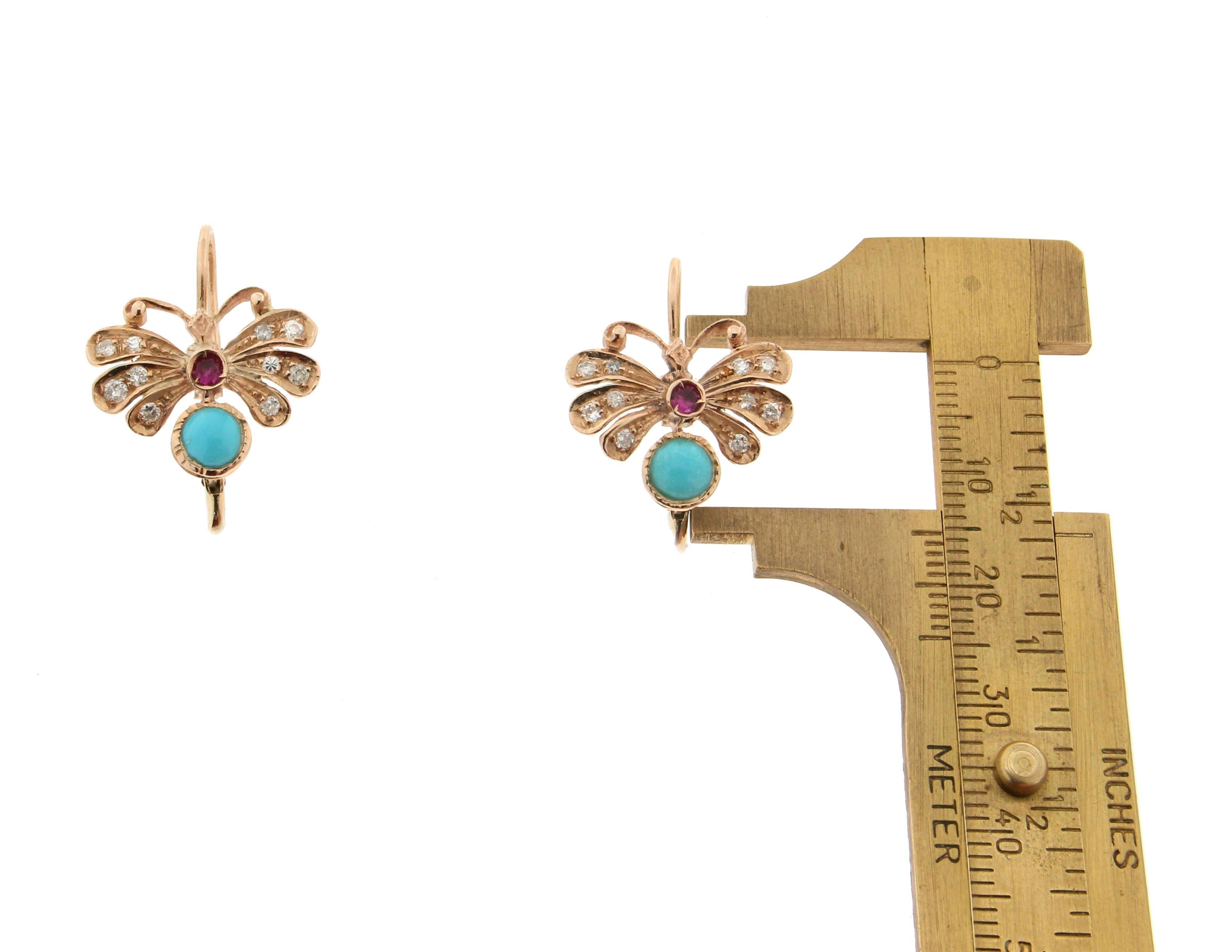Femenino o masculino Pendientes Colgantes Artesanales Mariposa Oro Amarillo 14 Kilates Diamantes Rubí Turquesa en venta