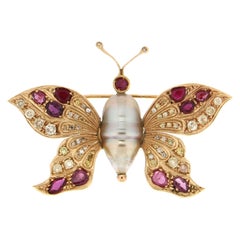 Broche papillon en or jaune 18 carats rubis perle diamants Handcraft