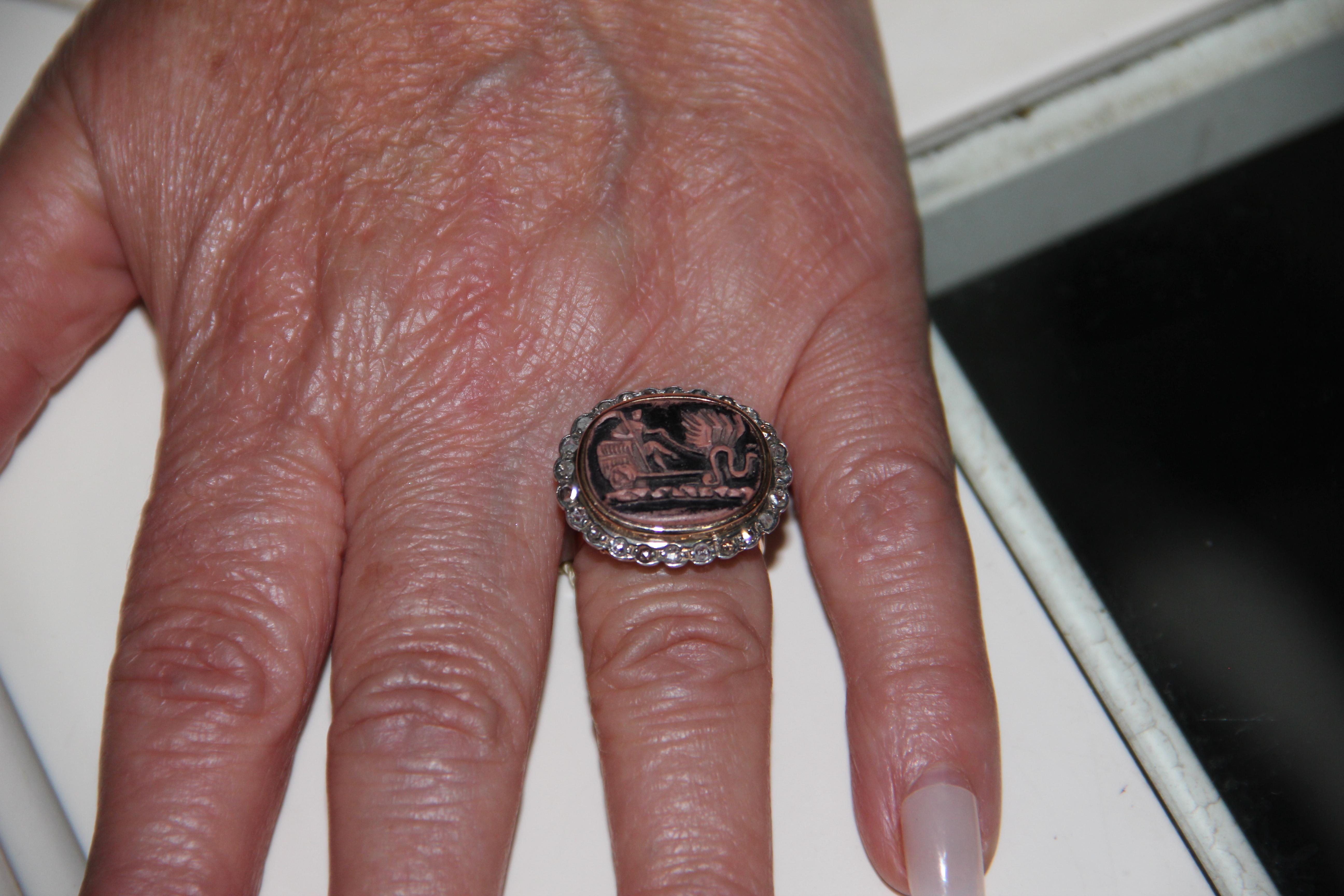 Handgefertigter Cocktail-Ring Cameo 14 Karat Gelbgold mit Diamanten im Angebot 4