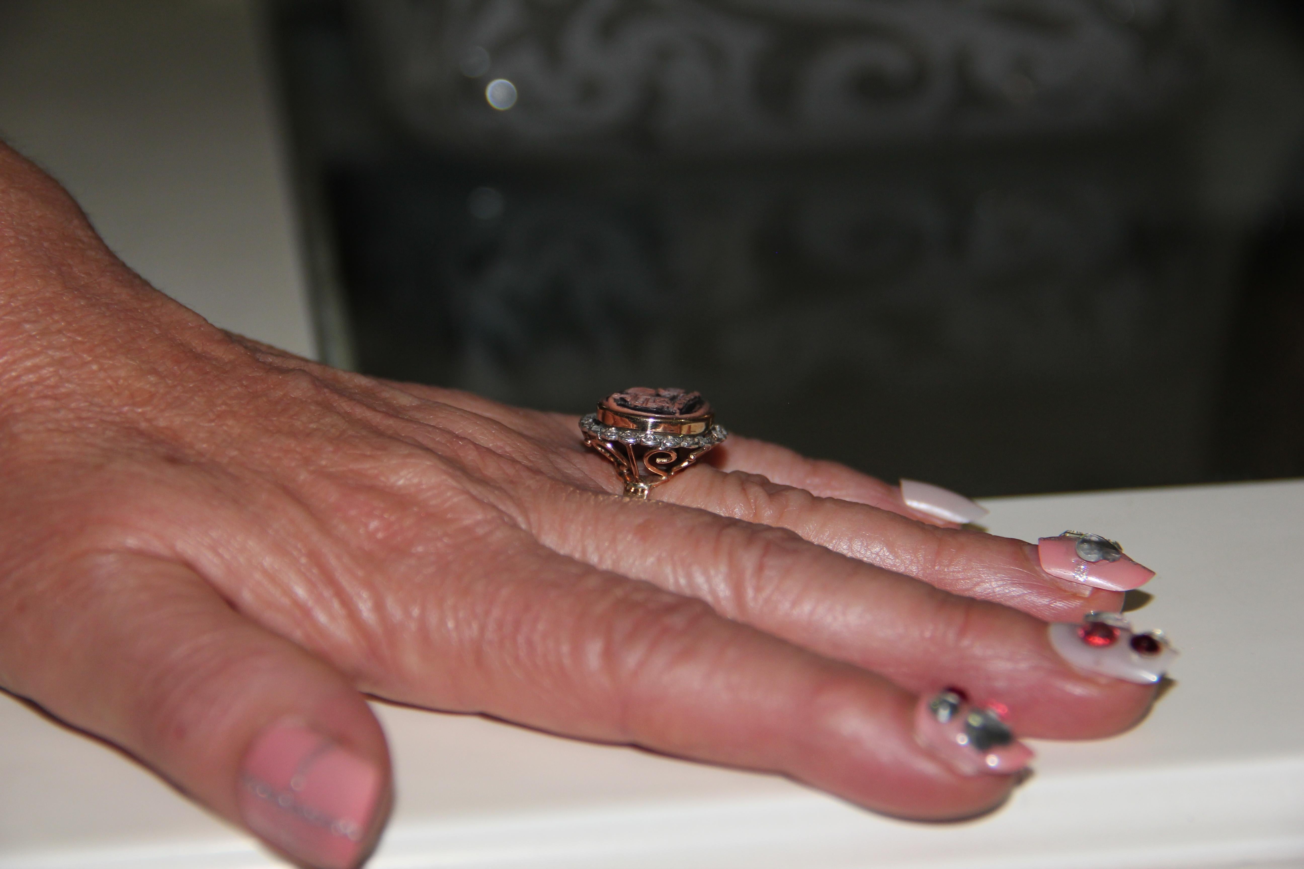 Handgefertigter Cocktail-Ring Cameo 14 Karat Gelbgold mit Diamanten im Angebot 6