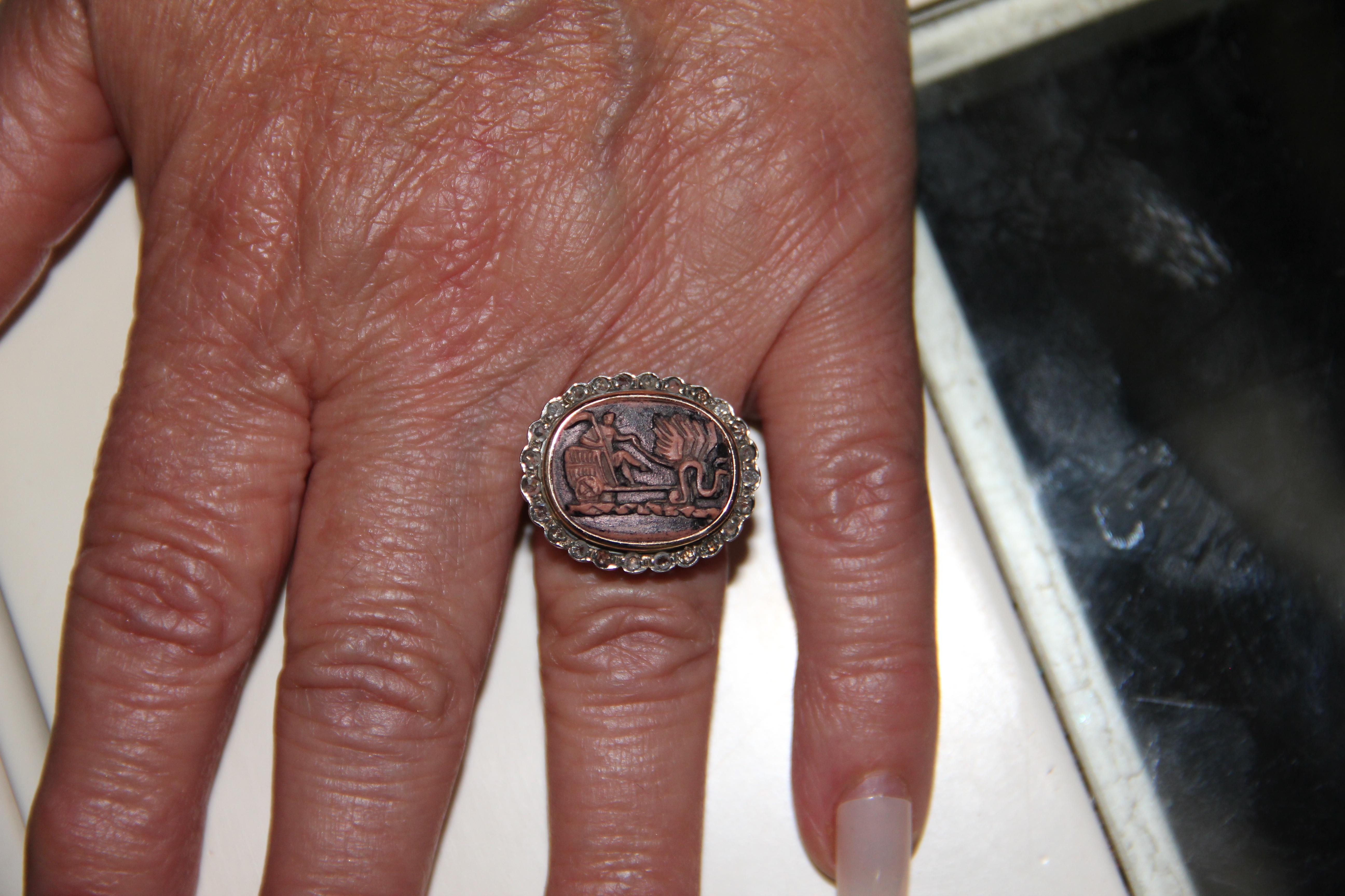 Handgefertigter Cocktail-Ring Cameo 14 Karat Gelbgold mit Diamanten im Angebot 2