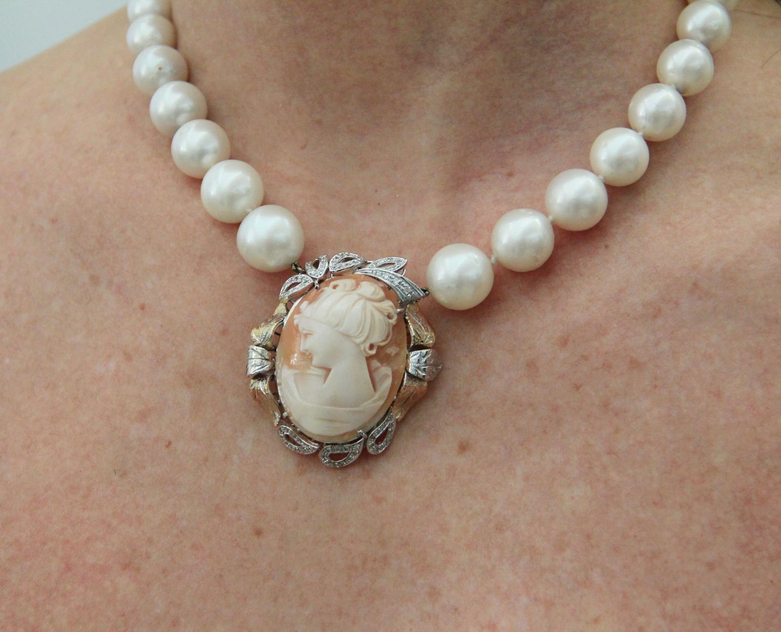 Handcraft Cameo 18 Karat White Gold Australian Pearls Diamonds Pendant Necklace In New Condition For Sale In Marcianise, IT