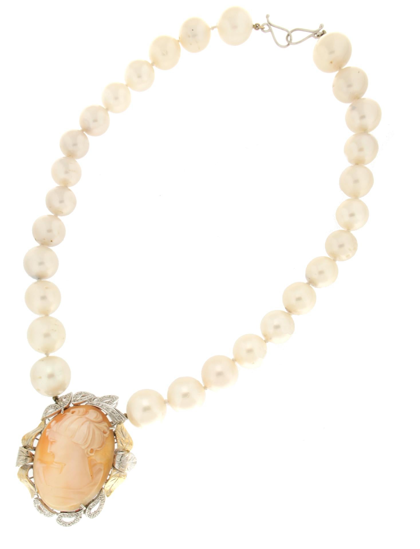 Halskette mit Anhänger aus 18 Karat Weißgold mit australischen Perlen und Diamanten, Handarbeit (Brillantschliff) im Angebot