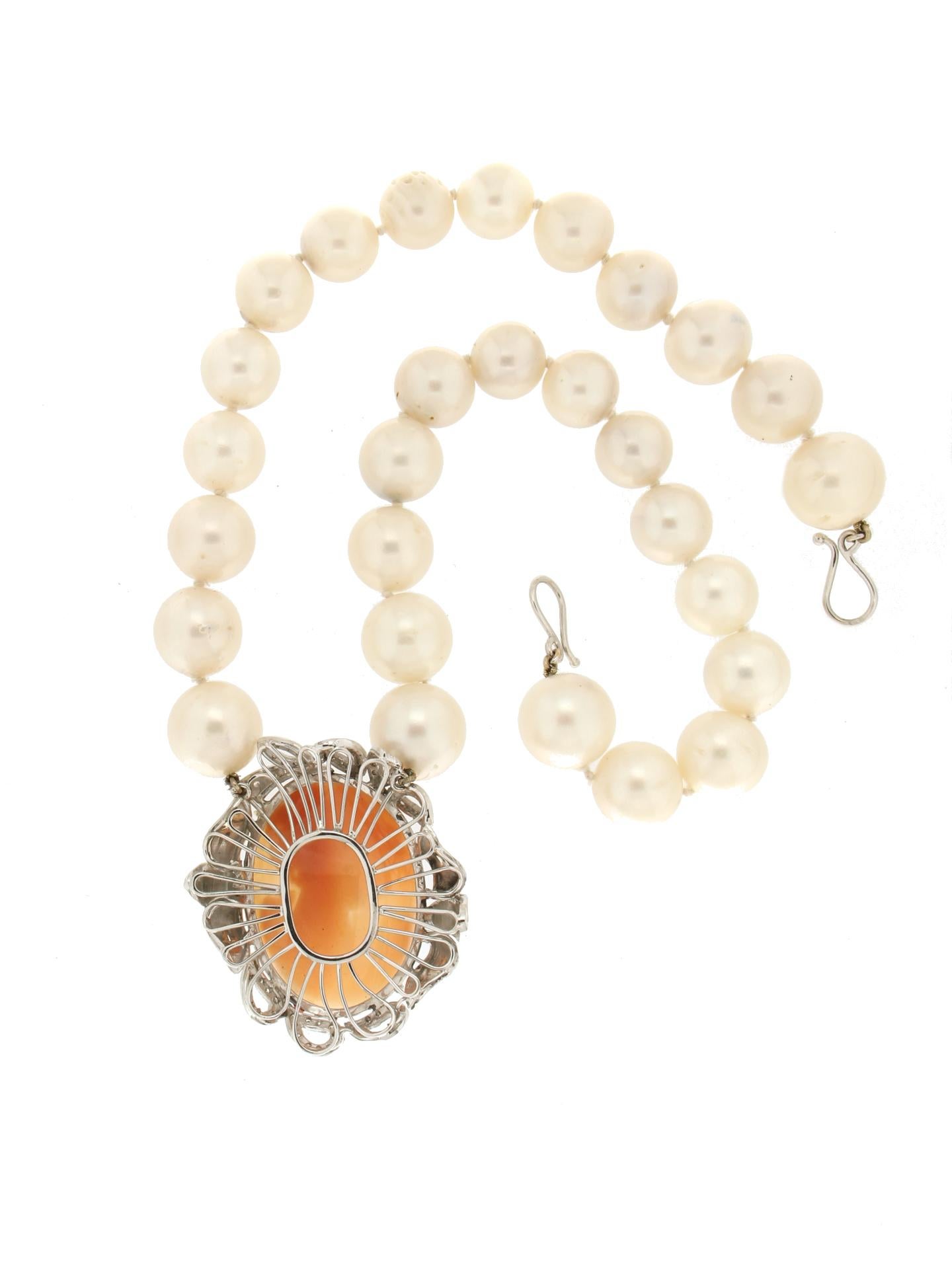 Halskette mit Anhänger aus 18 Karat Weißgold mit australischen Perlen und Diamanten, Handarbeit im Zustand „Neu“ im Angebot in Marcianise, IT