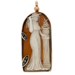 Handcraft Cameo 9 Karat Yellow Gold Diamonds Pendant Necklace