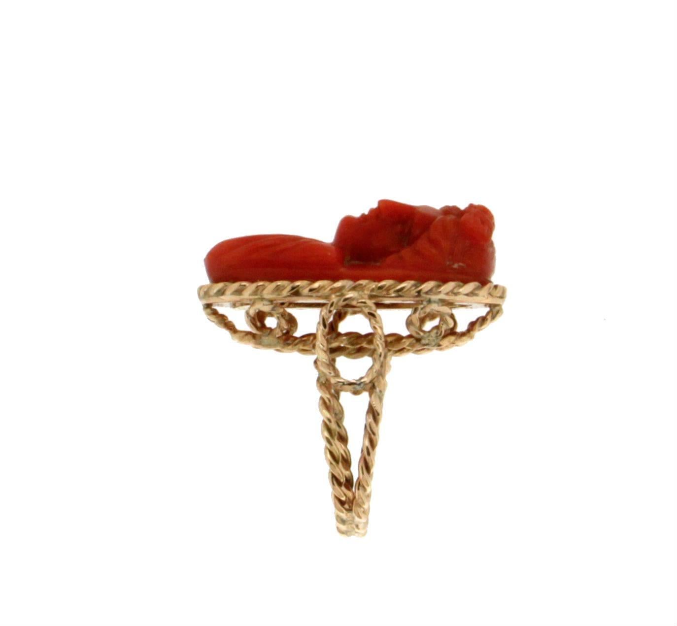 Handcraft Cameo Coral 14 Karat Yellow Gold Cocktail Ring In New Condition For Sale In Marcianise, IT