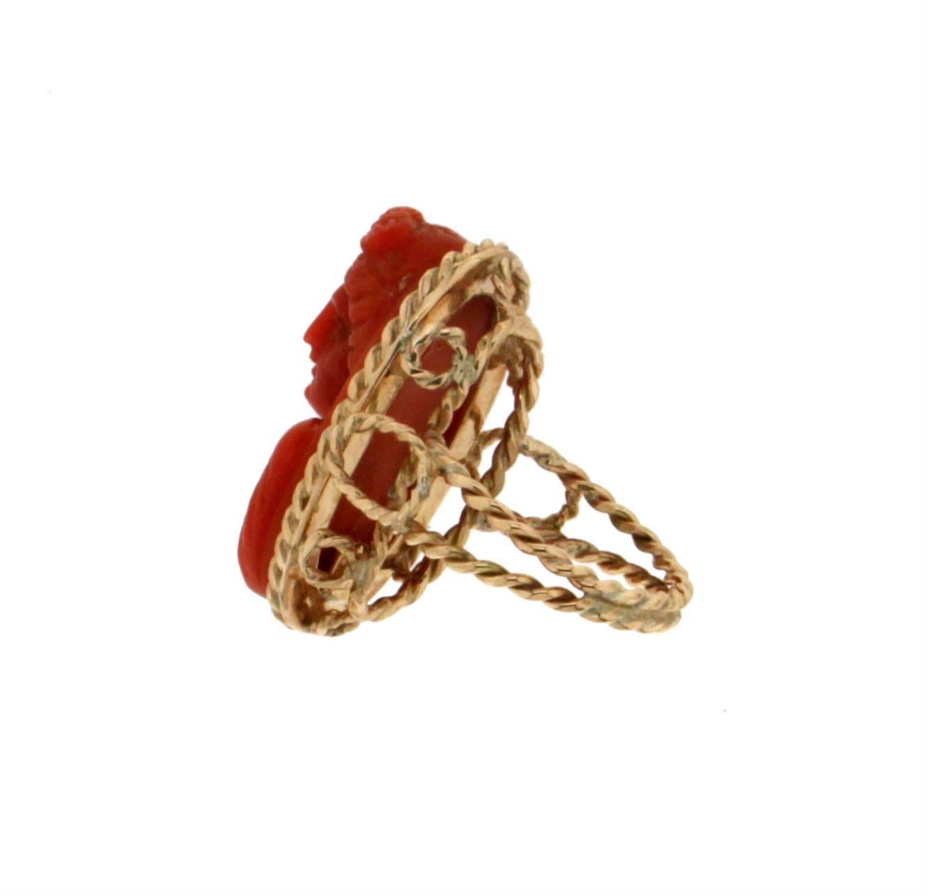 Handcraft Cameo Coral 14 Karat Yellow Gold Cocktail Ring For Sale 1