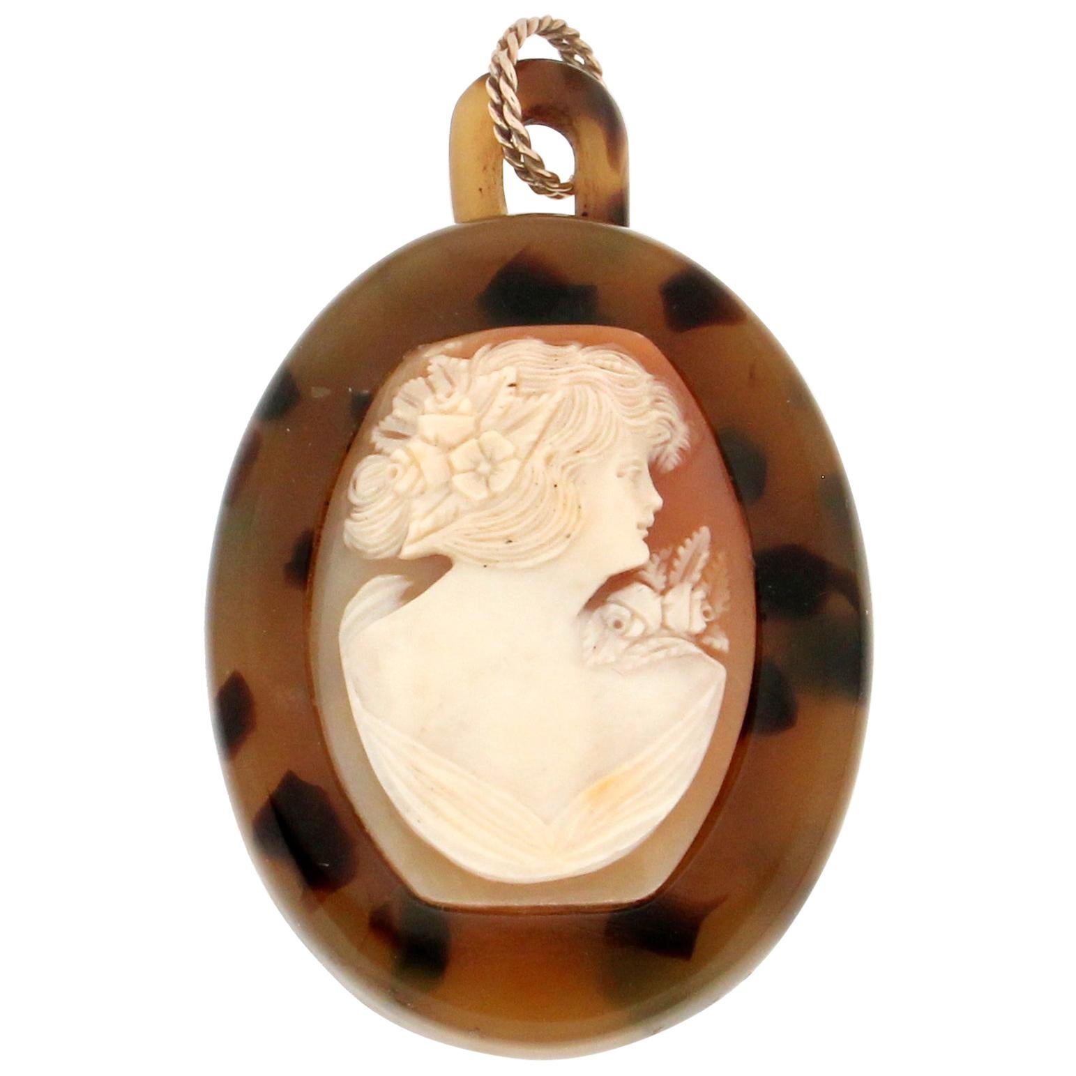 Handcraft Cameo Galalith 9 Karat Yellow Gold Pendant Necklace