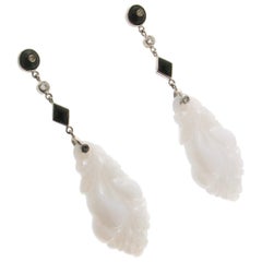 Boucles d'oreilles en goutte artisanales en calcédoine, or blanc 18 carats, onyx et diamants