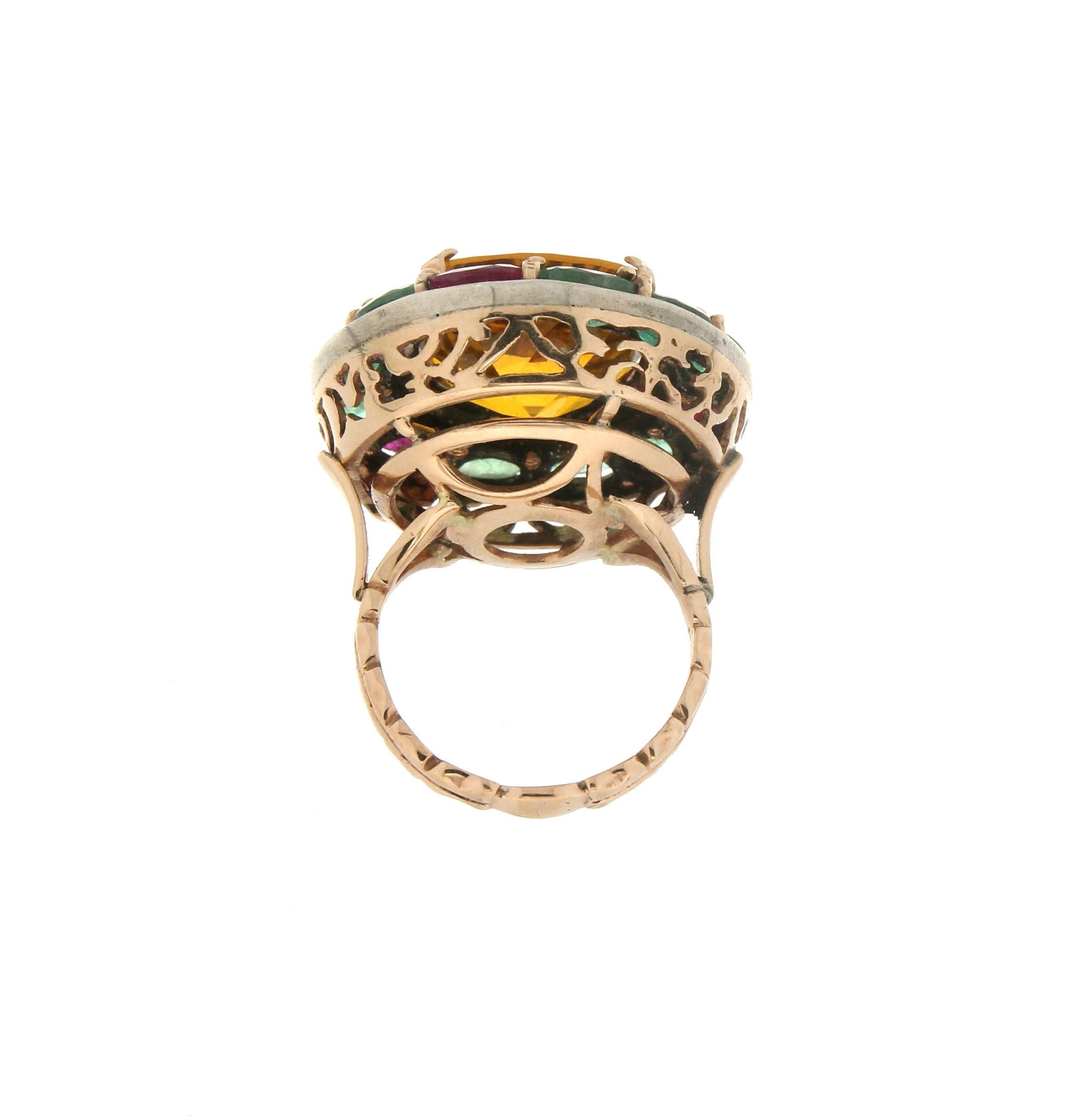 Bague cocktail artisanale en or jaune 14 carats avec citrine, émeraude et rubis Neuf - En vente à Marcianise, IT