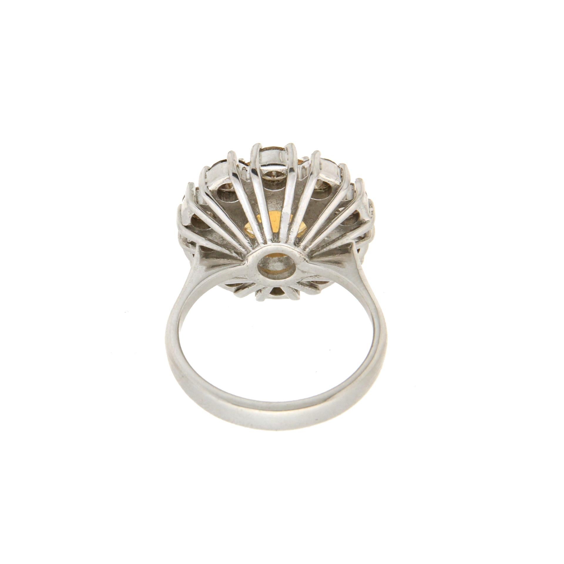 Cocktail-Ring, Citrin 18 Karat Weißgold Fancy Diamonds, Handgefertigt (Kunsthandwerker*in) im Angebot