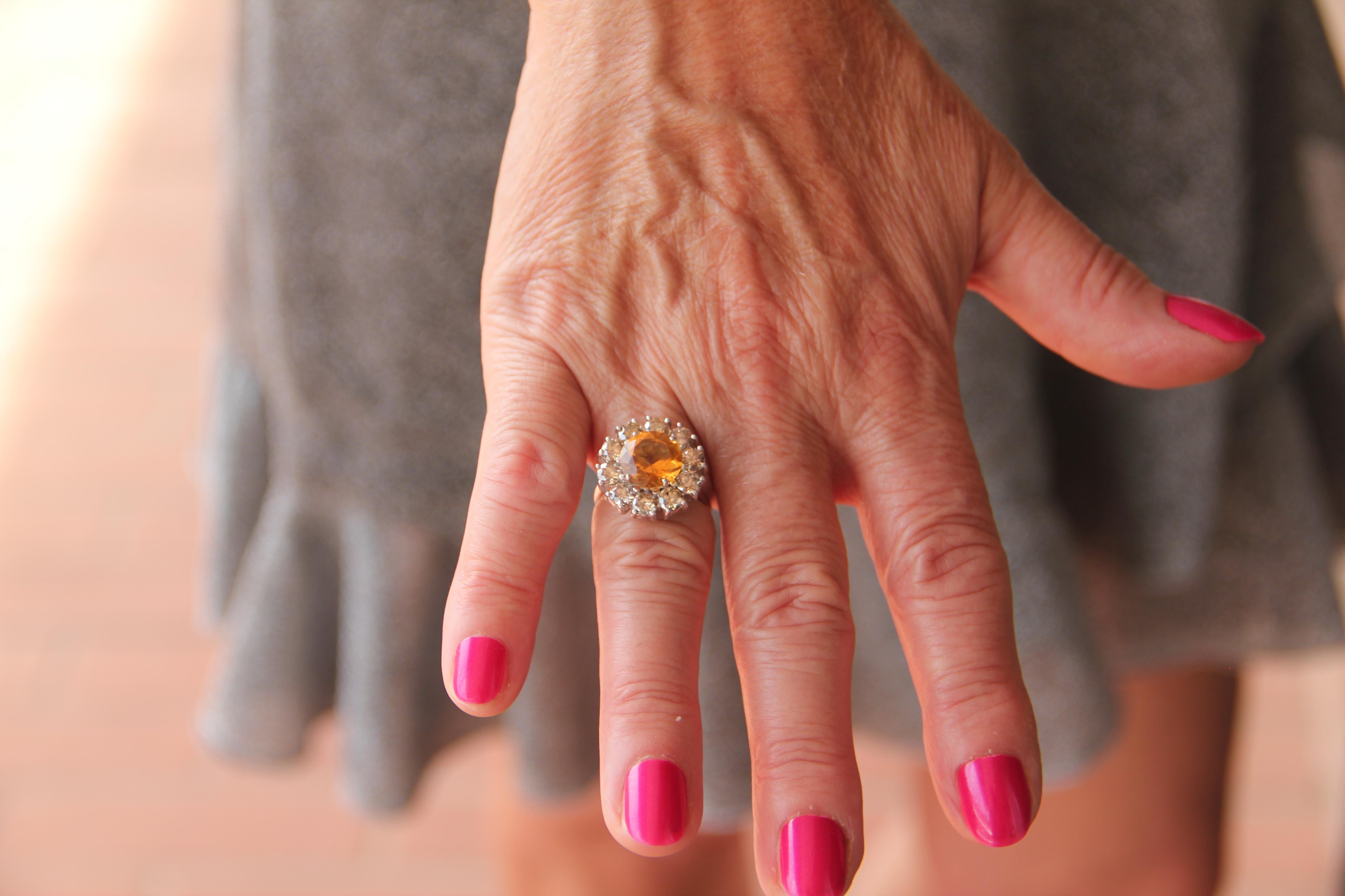 Bague cocktail artisanale en or blanc 18 carats avec citrine et diamants fantaisie en vente 1