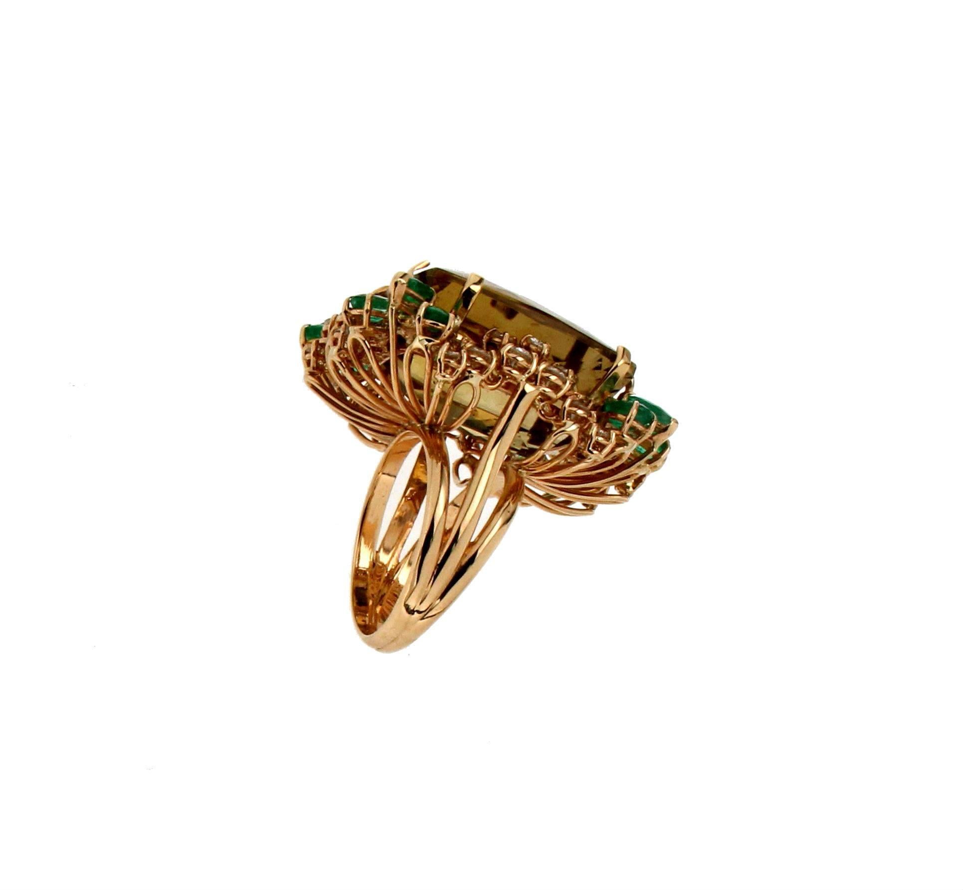 Handcraft Citrine 18 Karat Yellow Gold Diamonds Emeralds Cocktail Ring In New Condition For Sale In Marcianise, IT