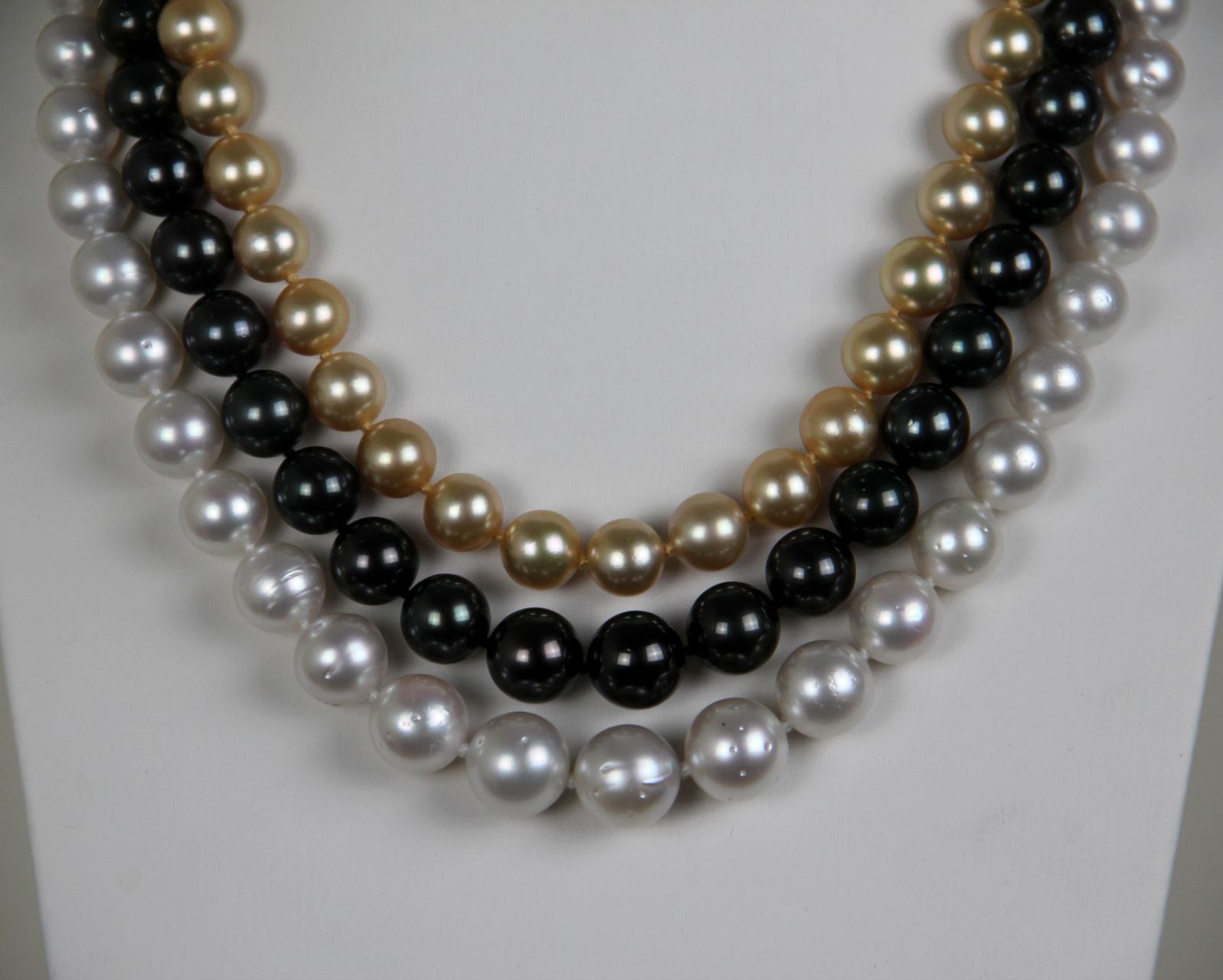 Mehrreihige Halskette mit handgefertigtem Verschluss aus 9 Karat Gelbgold mit Perlen im Angebot 6