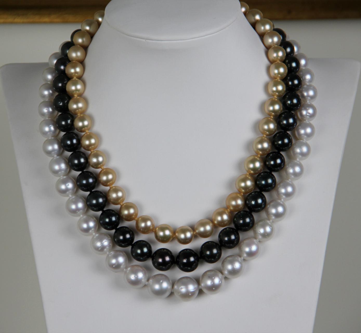 Mehrreihige Halskette mit handgefertigtem Verschluss aus 9 Karat Gelbgold mit Perlen im Angebot 7