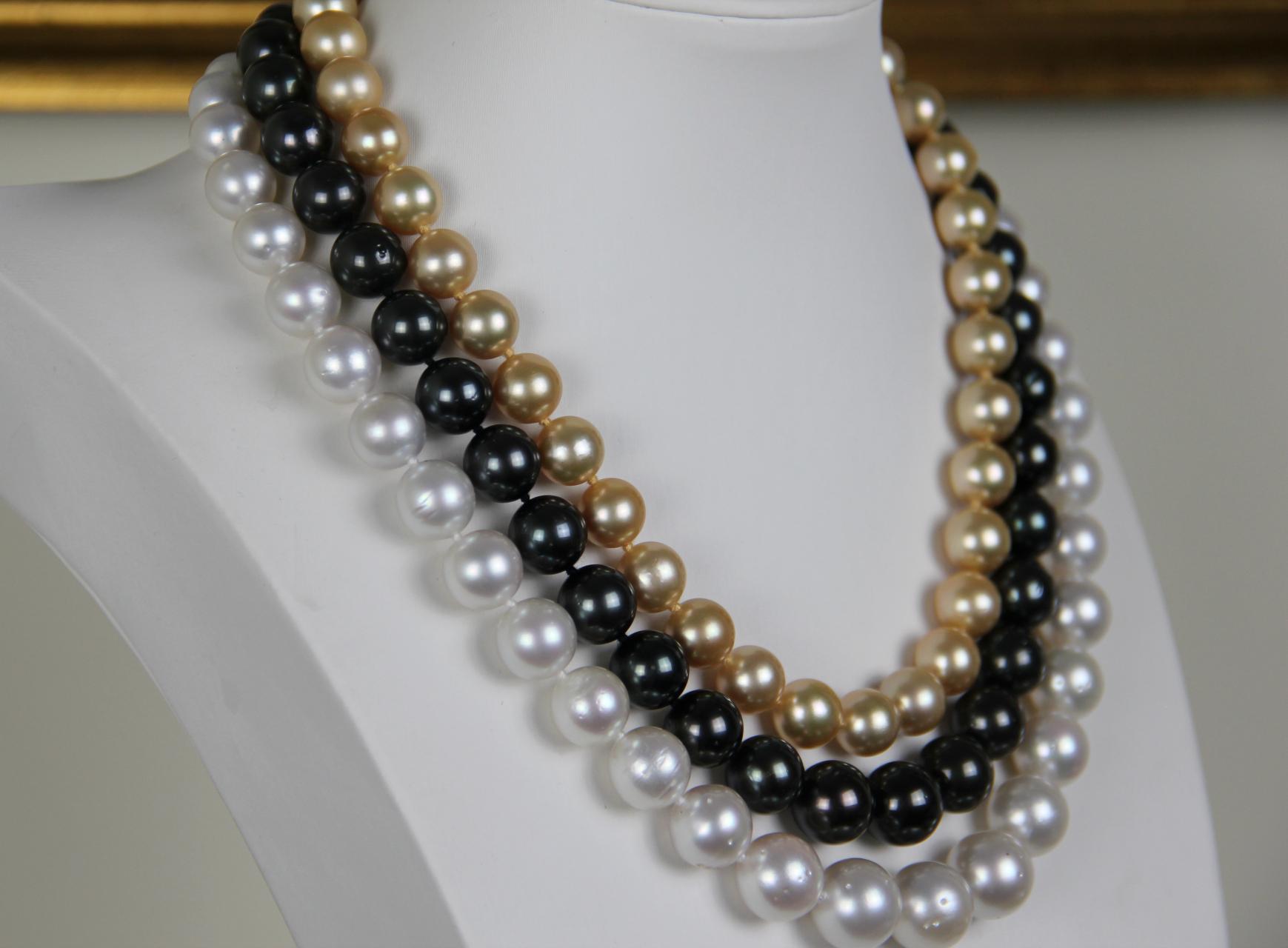 Mehrreihige Halskette mit handgefertigtem Verschluss aus 9 Karat Gelbgold mit Perlen im Angebot 9