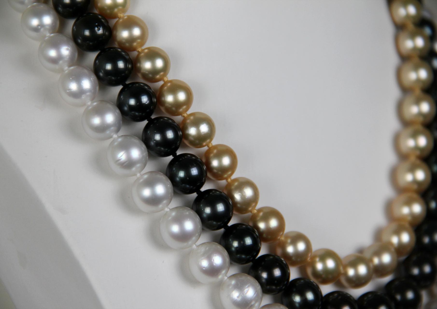 Mehrreihige Halskette mit handgefertigtem Verschluss aus 9 Karat Gelbgold mit Perlen im Angebot 10