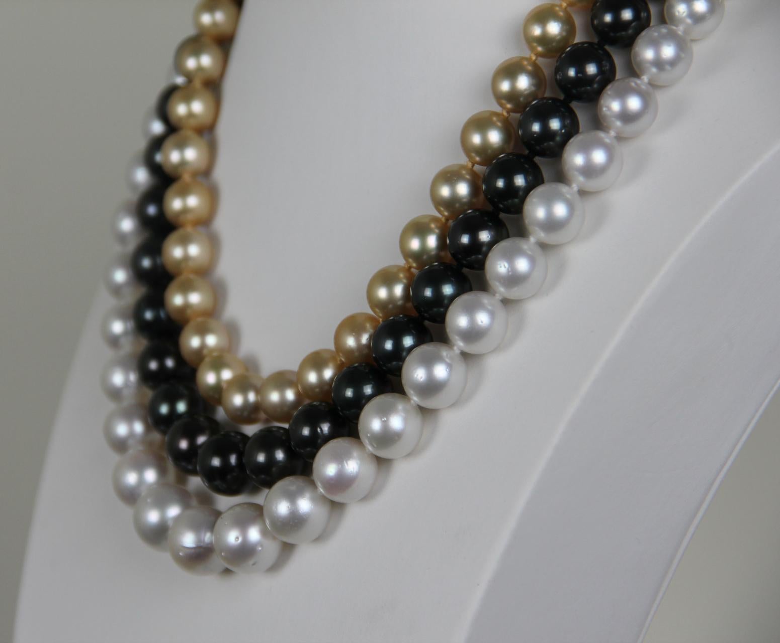 Mehrreihige Halskette mit handgefertigtem Verschluss aus 9 Karat Gelbgold mit Perlen im Angebot 11