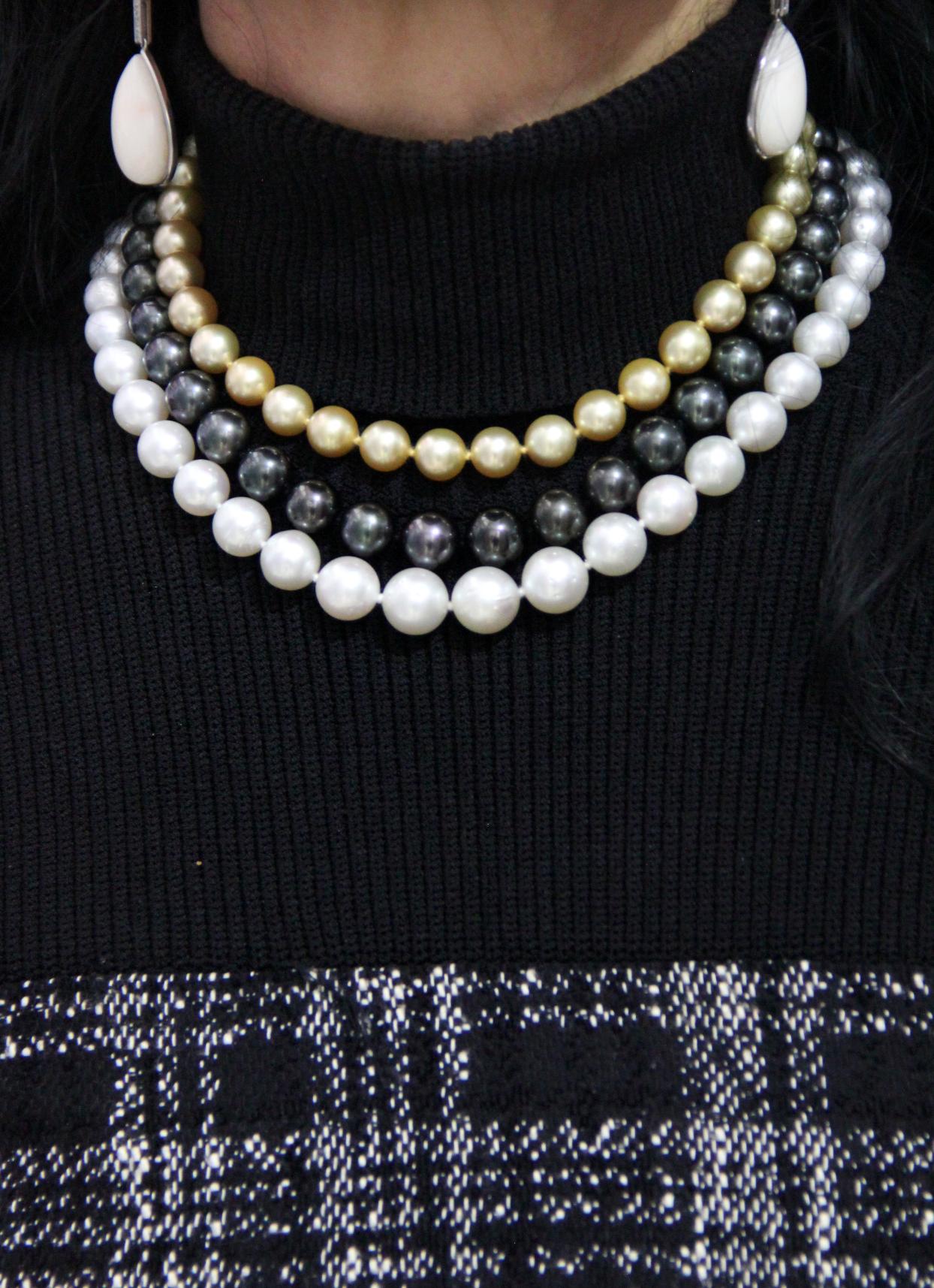 Mehrreihige Halskette mit handgefertigtem Verschluss aus 9 Karat Gelbgold mit Perlen im Angebot 13