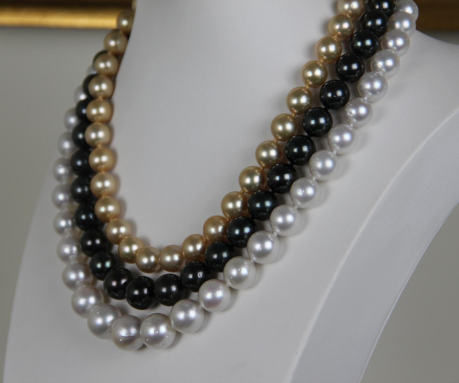 Mehrreihige Halskette mit handgefertigtem Verschluss aus 9 Karat Gelbgold mit Perlen im Angebot 12