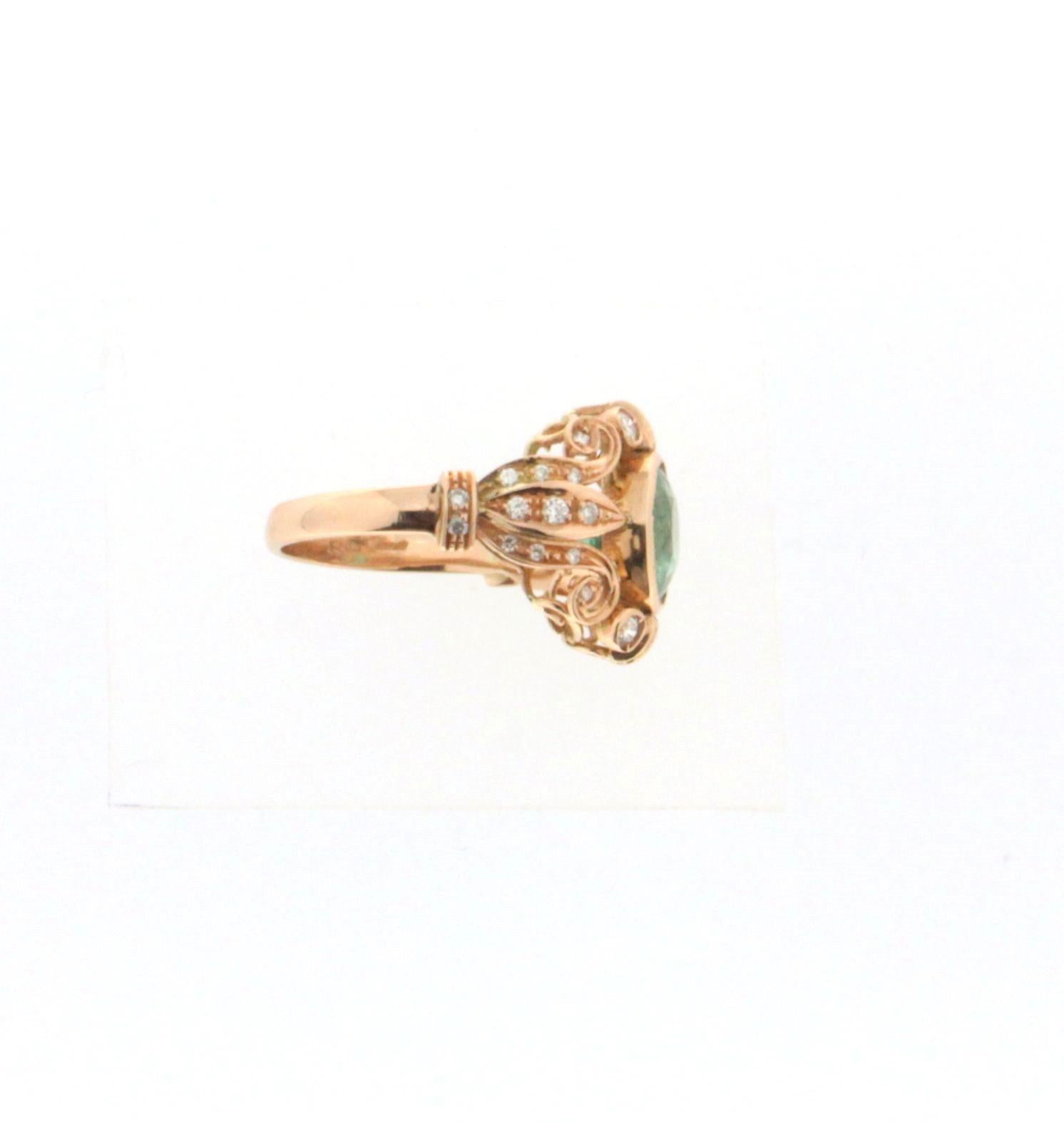 Artisan Handcraft Colombian Emerald 14 Karat Yellow Gold Diamonds Cocktail Ring