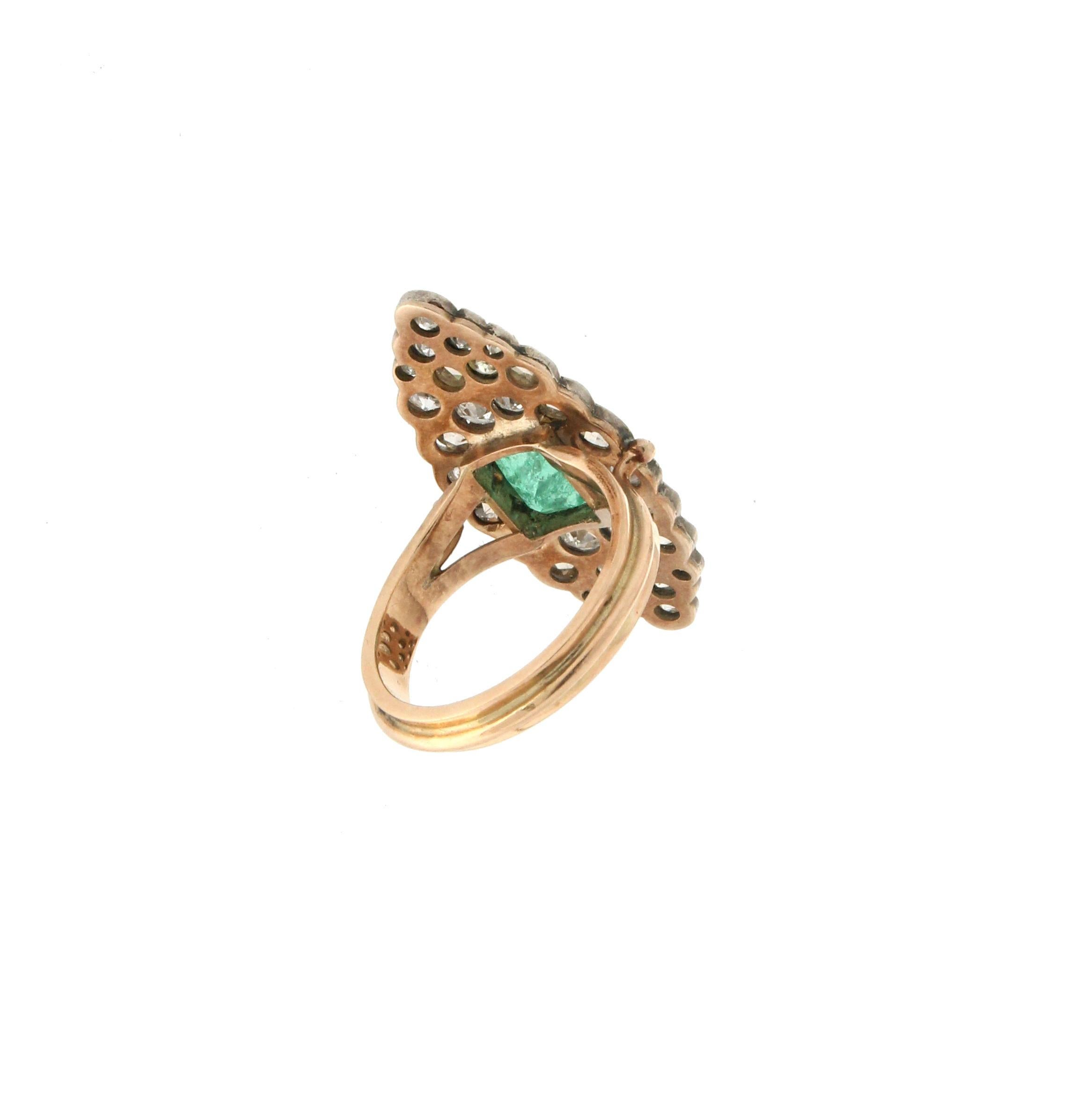 Handcraft Colombian Emerald 14 Karat Yellow Gold Old Diamonds Cocktail Ring In New Condition For Sale In Marcianise, IT