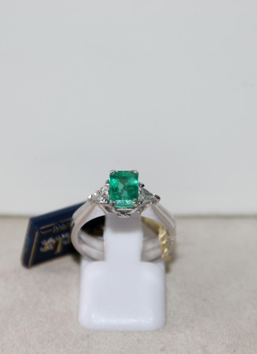 Handcraft Colombian Emerald 18 Karat White Gold Diamonds Cocktail Ring 5
