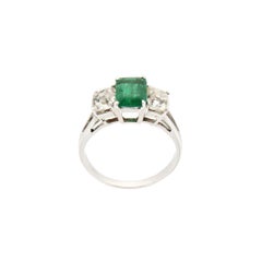 Handcraft Colombian Emerald 18 Karat White Gold Diamonds Cocktail Ring