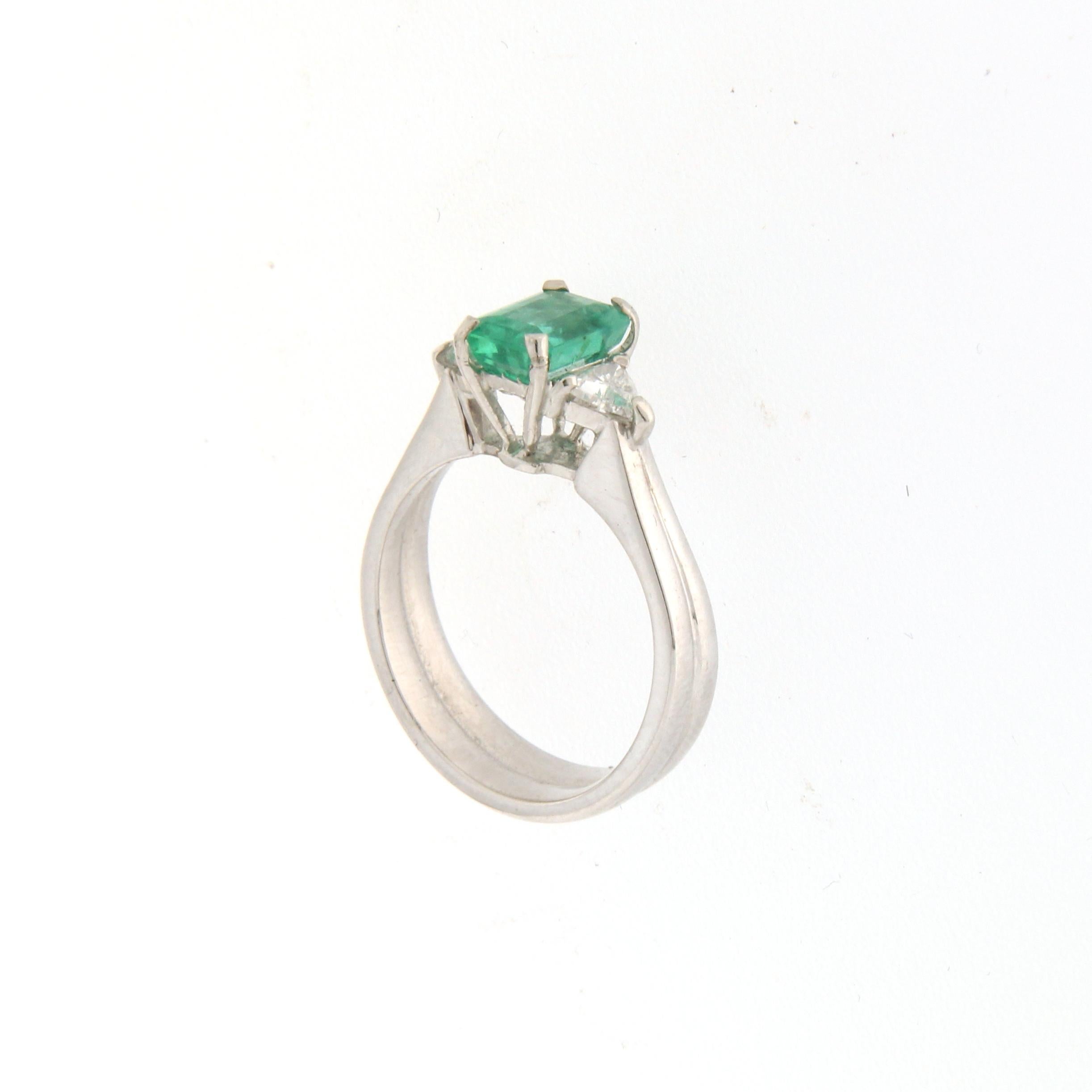 Artisan Handcraft Colombian Emerald 18 Karat White Gold Diamonds Cocktail Ring For Sale