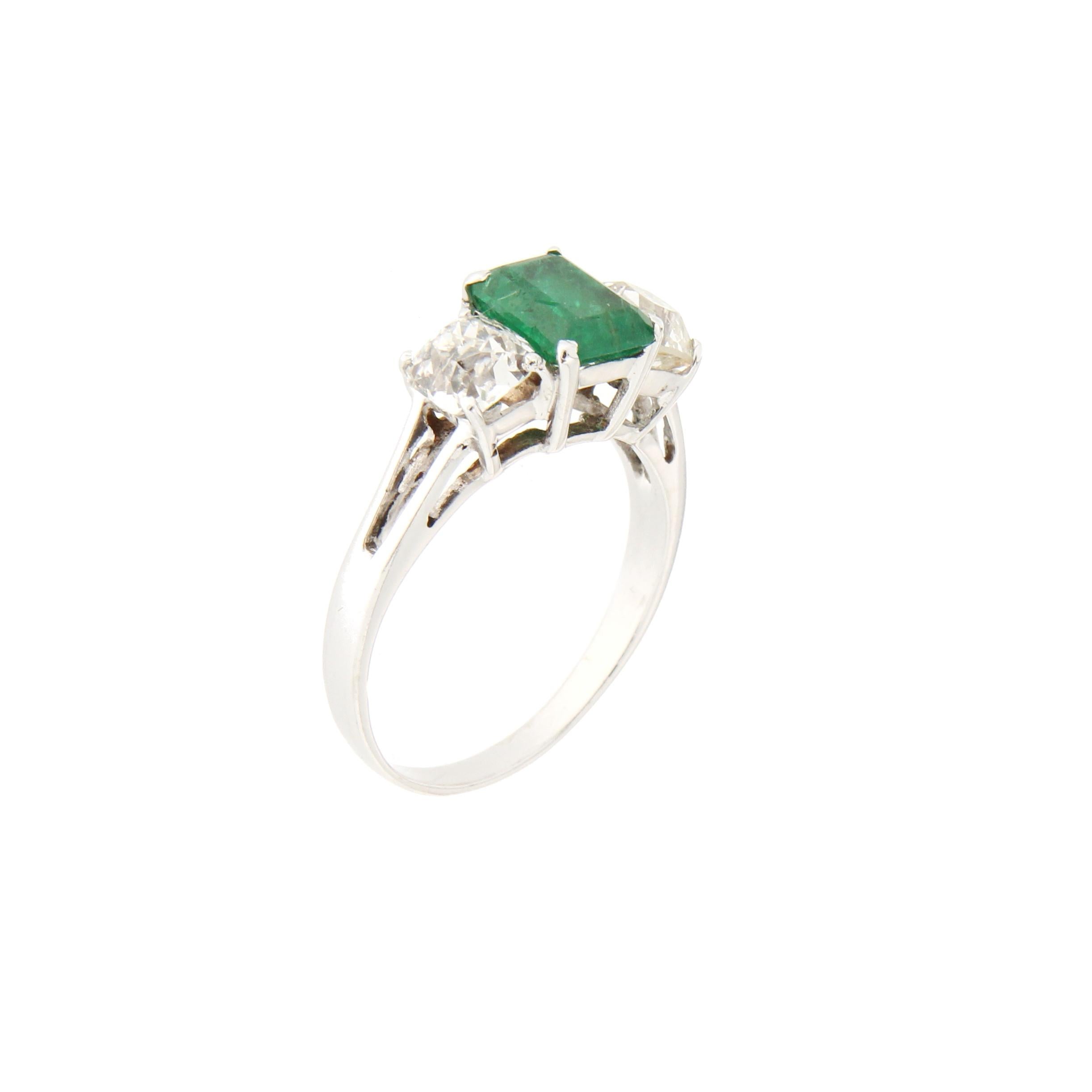 Artisan Handcraft Colombian Emerald 18 Karat White Gold Diamonds Cocktail Ring For Sale