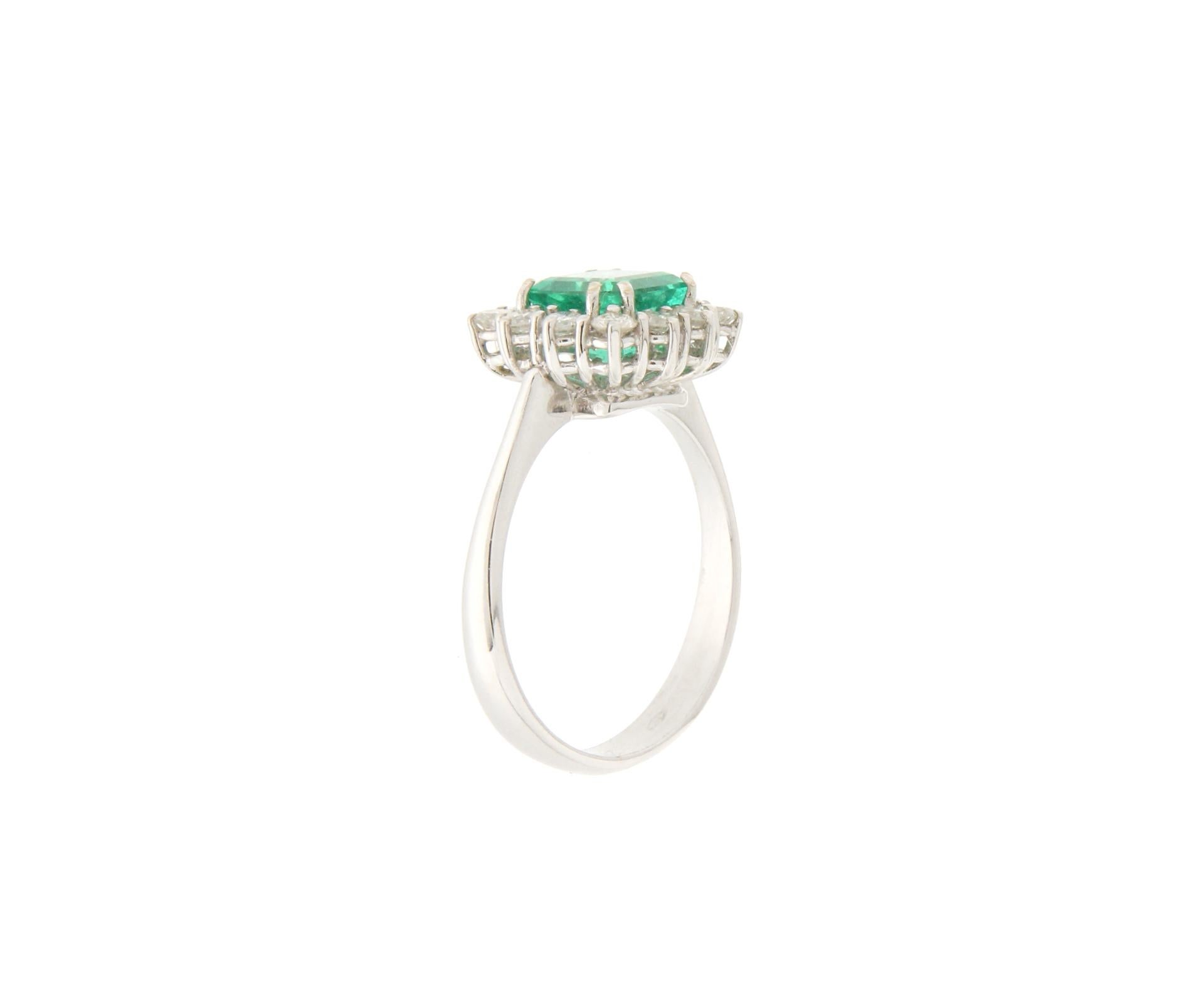 Women's or Men's Handcraft Colombian Emerald 18 Karat White Gold Diamonds Cocktail Ring For Sale