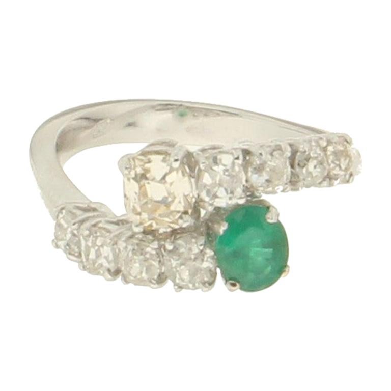 Handcraft Colombian Emerald 18 Karat White Gold Diamonds Cocktail Ring For Sale