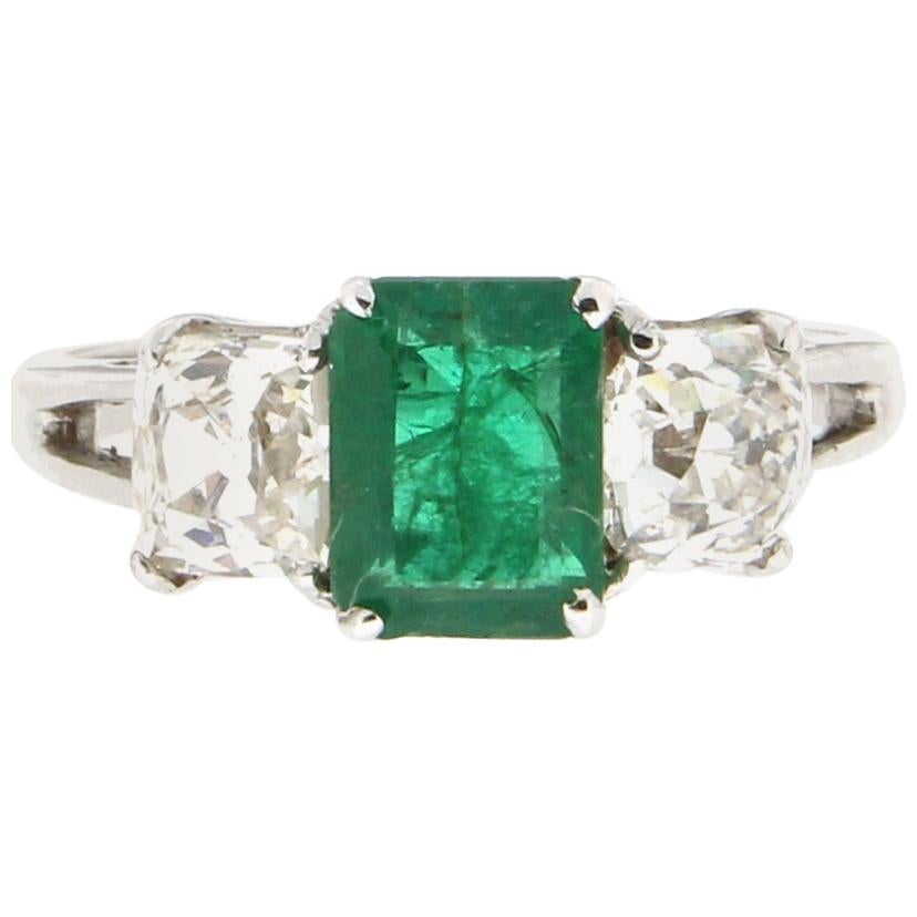 Handcraft Colombian Emerald 18 Karat White Gold Diamonds Cocktail Ring For Sale