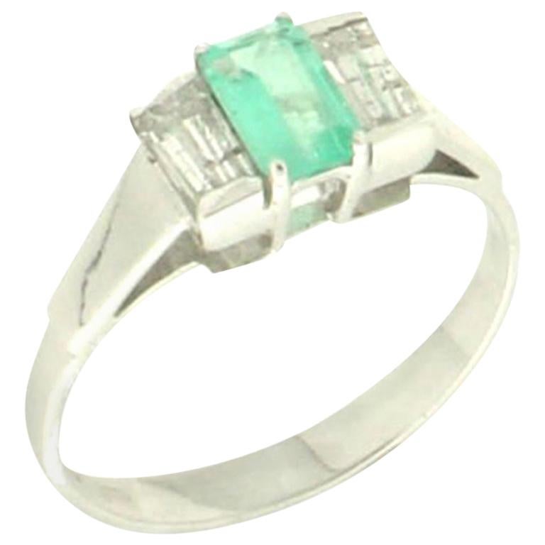 Handcraft Colombian Emerald 18 Karat White Gold Diamonds Engagement Ring For Sale