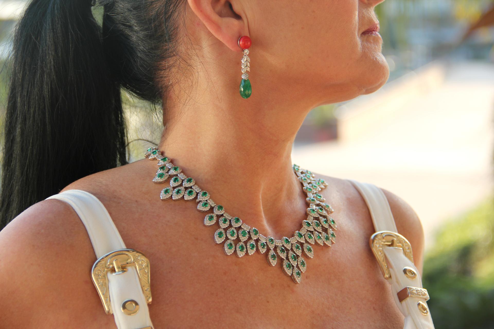 Handcraft Colombian Emeralds 18 Karat White Gold Diamonds Choker Necklace For Sale 1