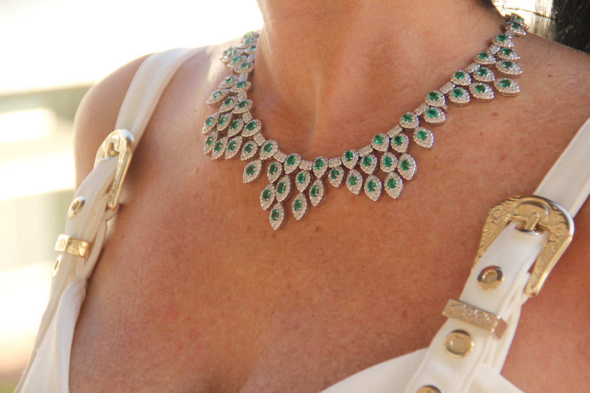 Handcraft Colombian Emeralds 18 Karat White Gold Diamonds Choker Necklace For Sale 2