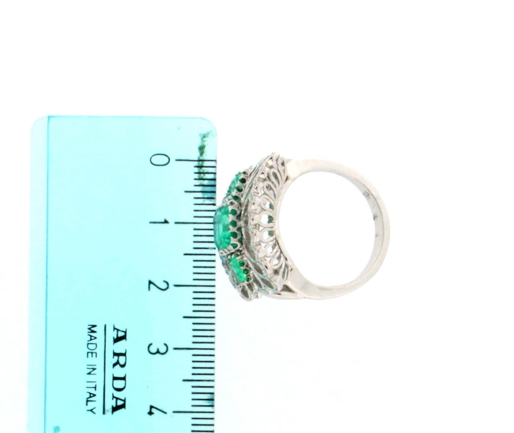Handcraft Colombian Emeralds 18 Karat White Gold Diamonds Cocktail Ring For Sale 4
