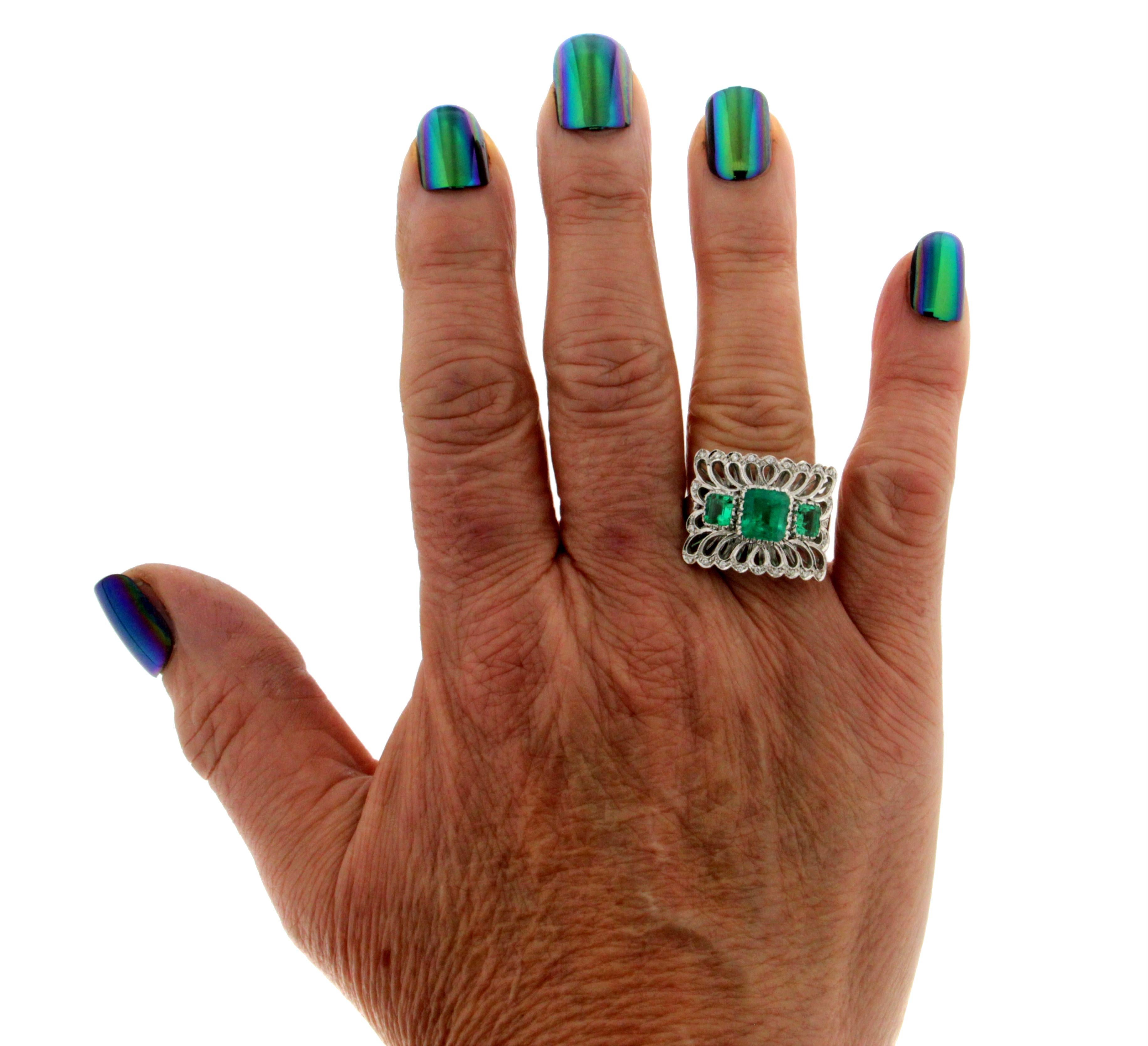 Handcraft Colombian Emeralds 18 Karat White Gold Diamonds Cocktail Ring For Sale 5