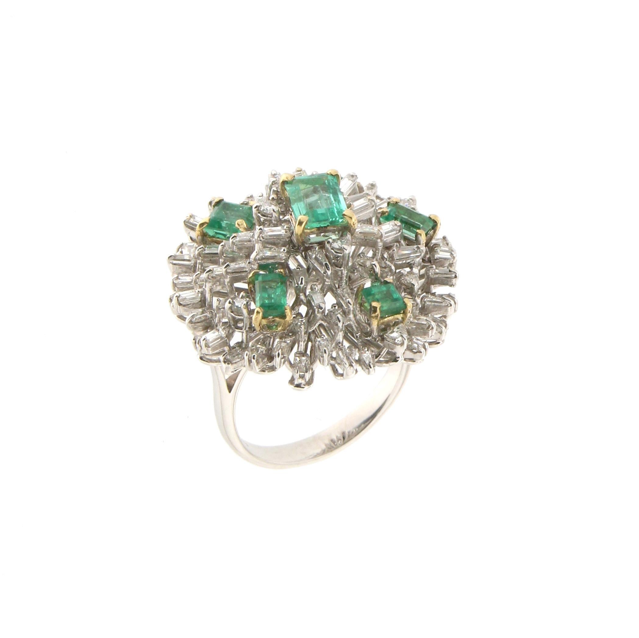 Handcraft Colombian Emeralds 18 Karat White Gold Diamonds Cocktail Ring In New Condition For Sale In Marcianise, IT
