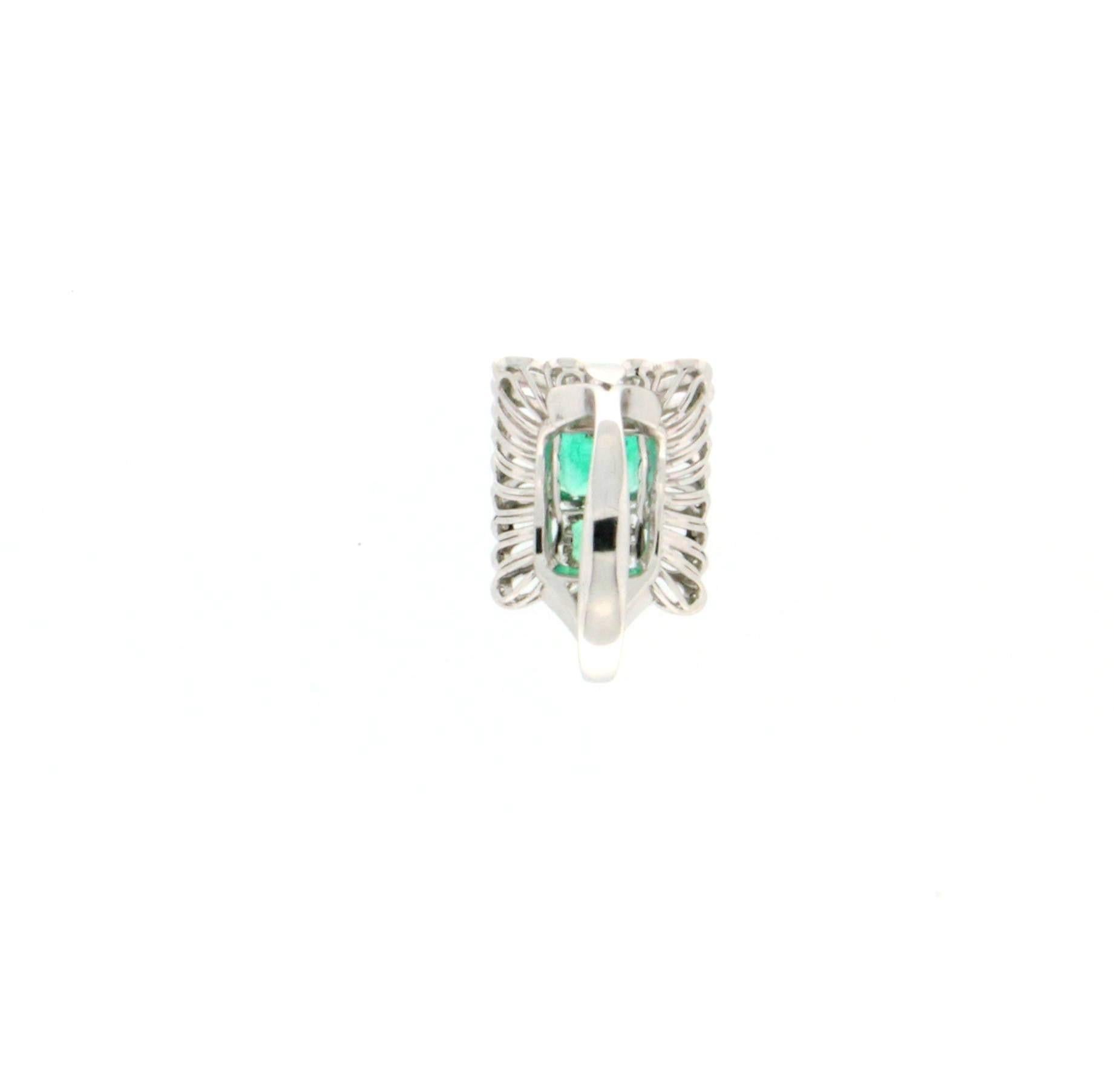 Handcraft Colombian Emeralds 18 Karat White Gold Diamonds Cocktail Ring For Sale 1